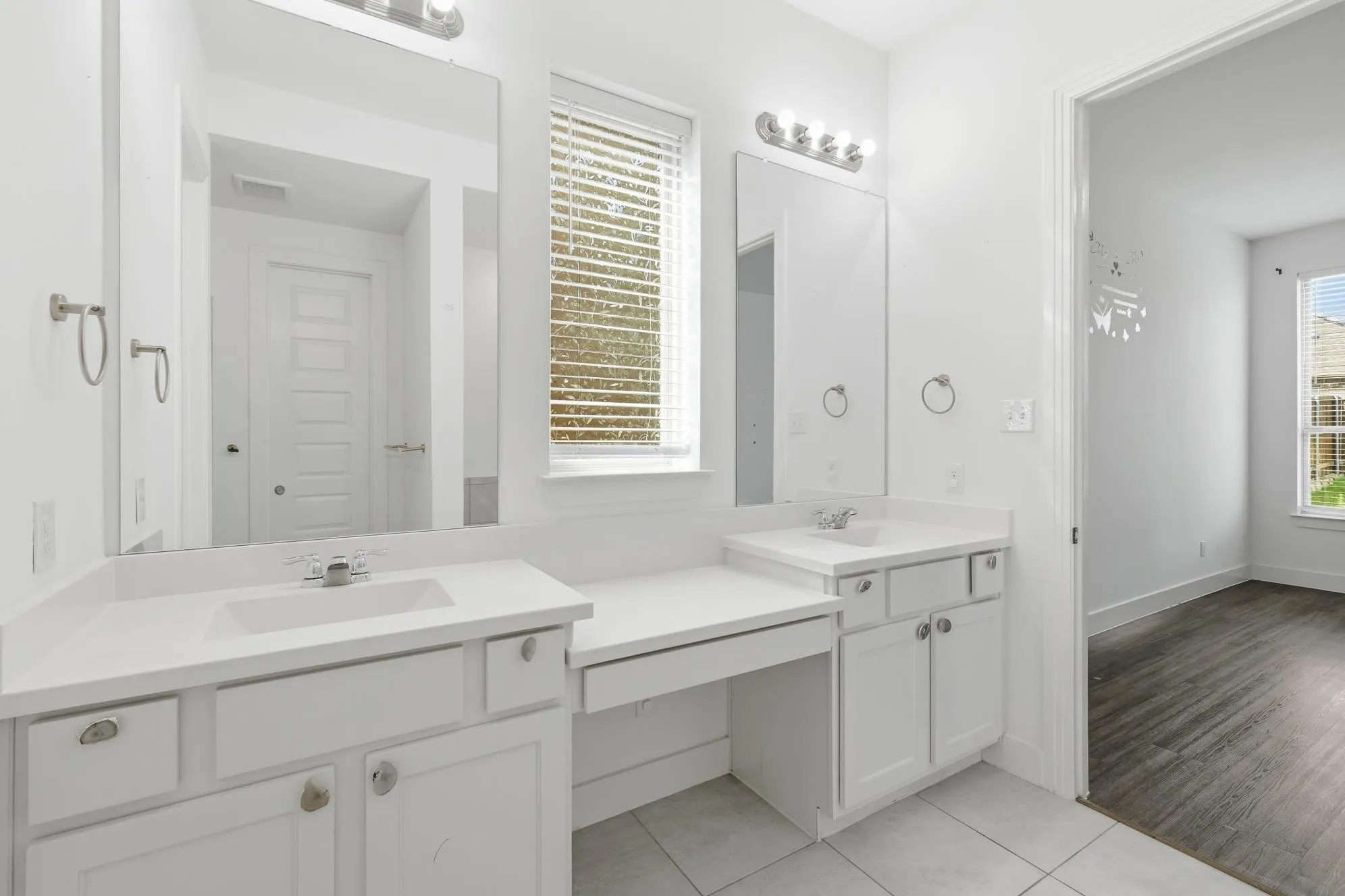 Single Family Residence For Sale in Denton County , 4005 Big Prairie Drive, Aubrey, Texas 76227, 5 Bedroom, 4 Bathroom, 2 Garage spaces, 2,578 Sqft, built in 2018, mls#21274905, Real Estate Agent in Aubrey, Homes For Sale in Denton county, Homes For Sale in Aubrey, Realtor in Aubrey Texas, Real Estate Brokerage Independent Realty Texas, Luminita Cordes Realtor