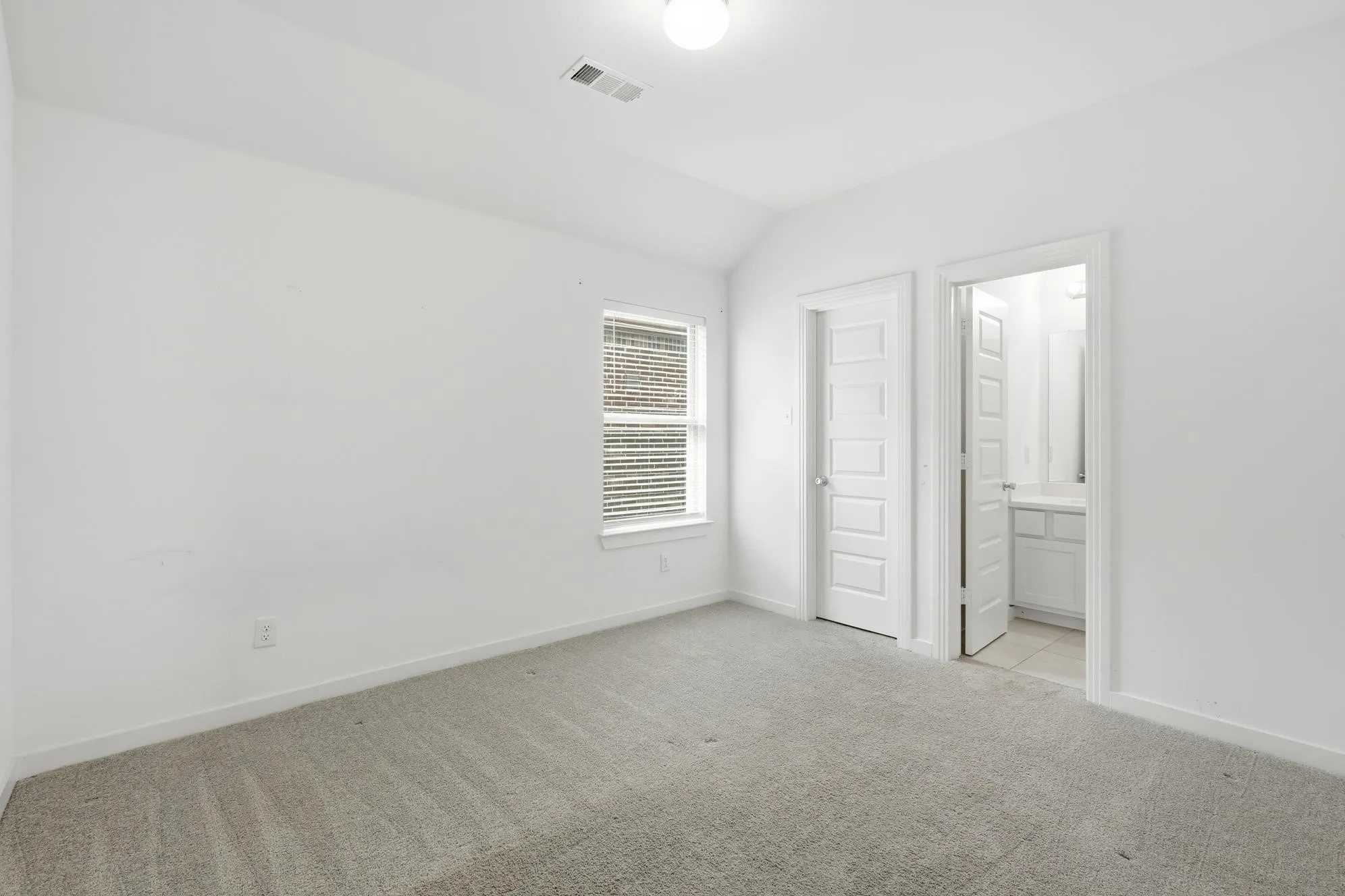 Single Family Residence For Sale in Denton County , 4005 Big Prairie Drive, Aubrey, Texas 76227, 5 Bedroom, 4 Bathroom, 2 Garage spaces, 2,578 Sqft, built in 2018, mls#21274905, Real Estate Agent in Aubrey, Homes For Sale in Denton county, Homes For Sale in Aubrey, Realtor in Aubrey Texas, Real Estate Brokerage Independent Realty Texas, Luminita Cordes Realtor