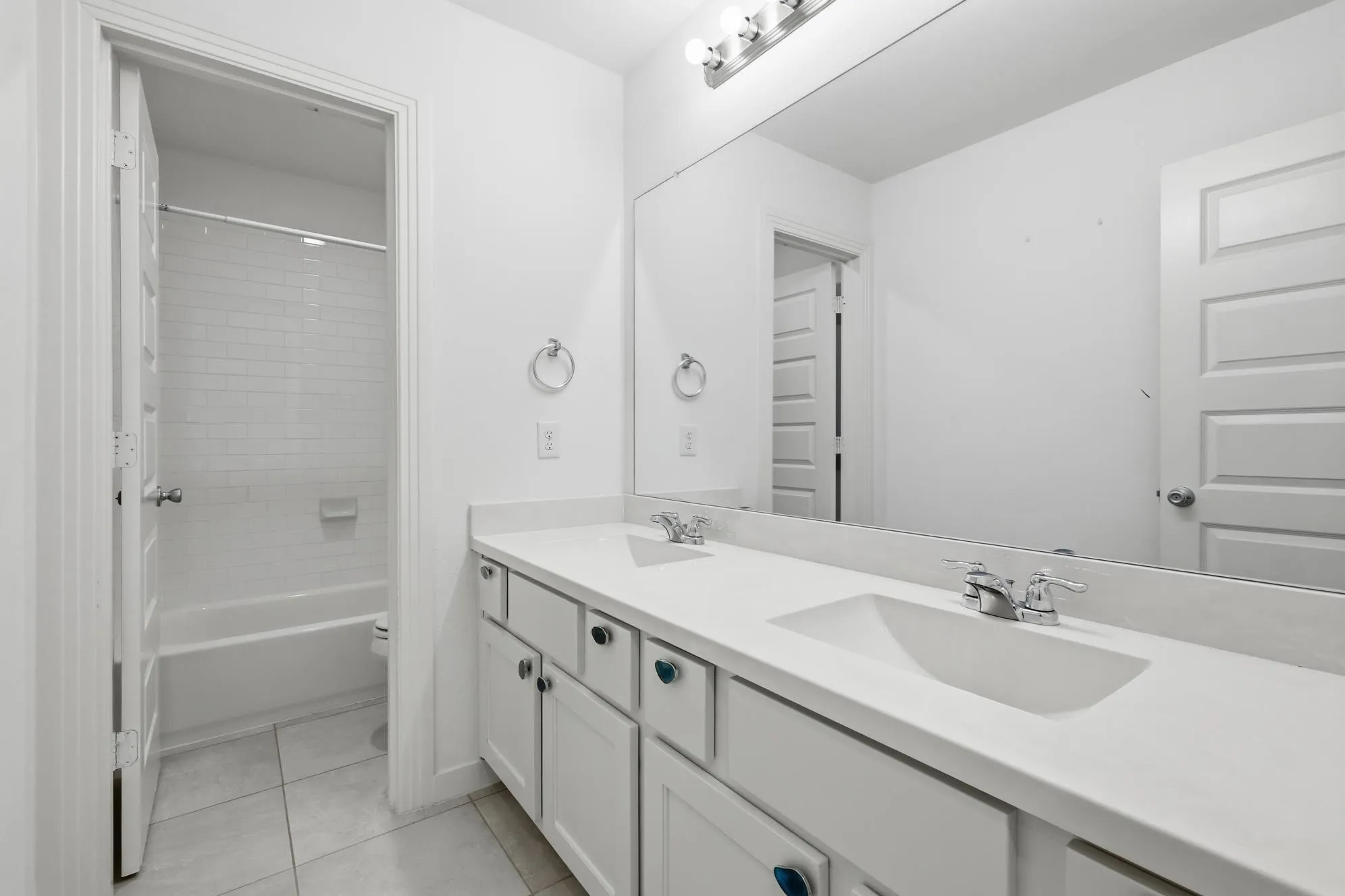 Full bathroom 3