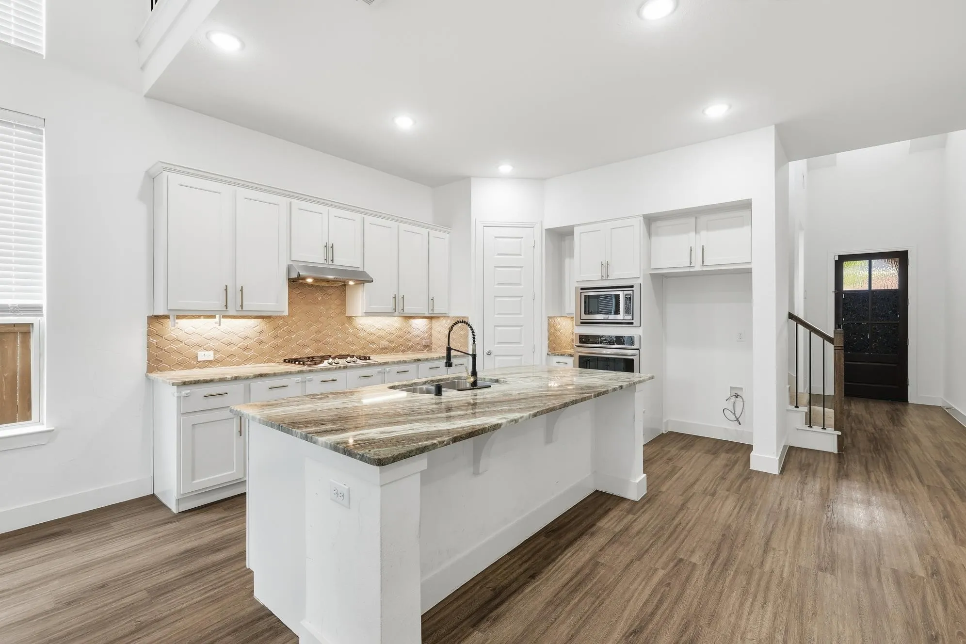 Single Family Residence For Sale in Denton County , 4005 Big Prairie Drive, Aubrey, Texas 76227, 5 Bedroom, 4 Bathroom, 2 Garage spaces, 2,578 Sqft, built in 2018, mls#21274905, Real Estate Agent in Aubrey, Homes For Sale in Denton county, Homes For Sale in Aubrey, Realtor in Aubrey Texas, Real Estate Brokerage Independent Realty Texas, Luminita Cordes Realtor