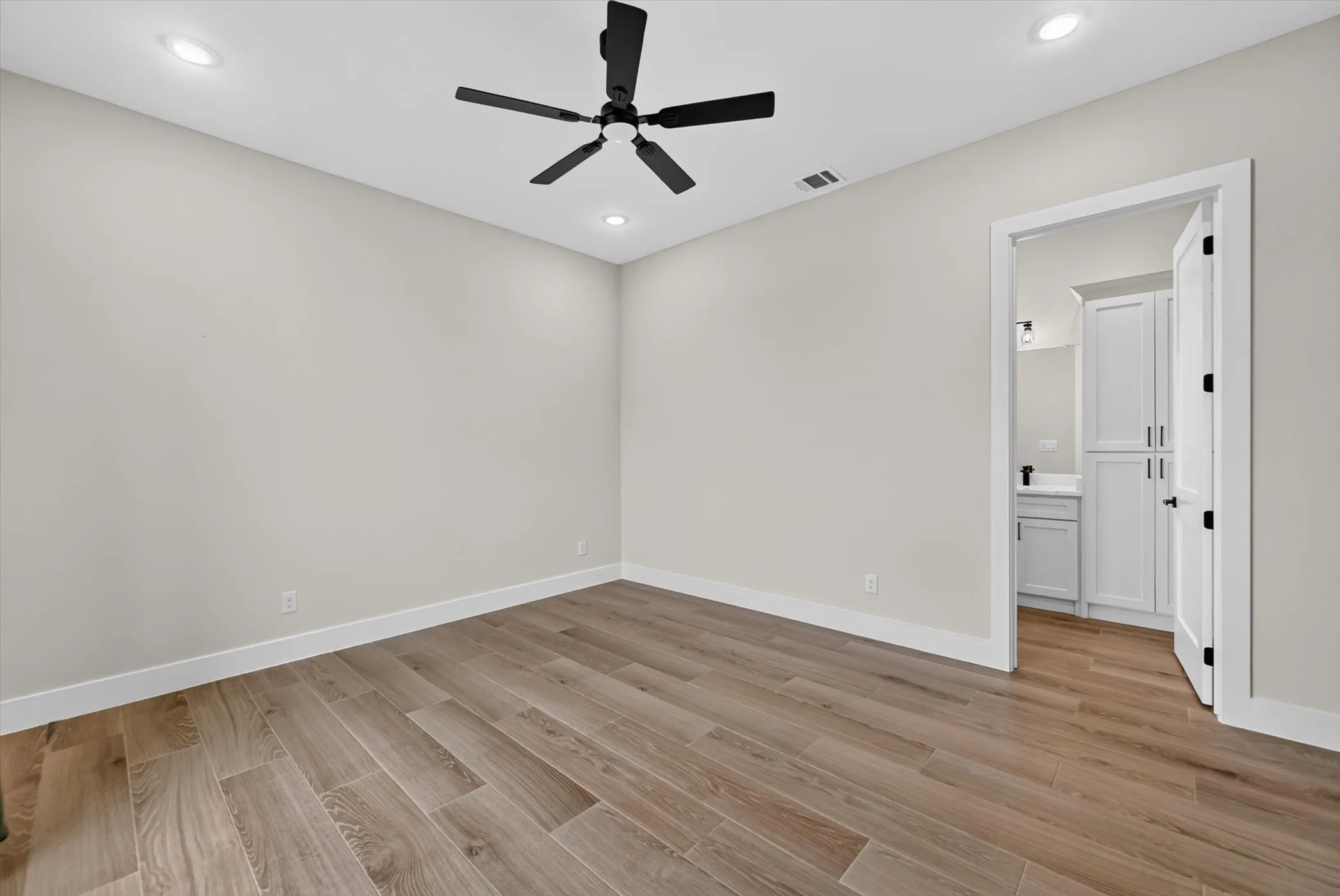 Single Family Residence For Sale in Tarrant County , 6608 Benson Court, Mansfield, Texas 76063, 5 Bedroom, 6 Bathroom, 4 Garage spaces, 5,170 Sqft, built in 2024, mls#21280962, Real Estate Agent in Mansfield, Homes For Sale in Tarrant county, Homes For Sale in Mansfield, Realtor in Mansfield Texas, Real Estate Brokerage Independent Realty Texas, Luminita Cordes Realtor
