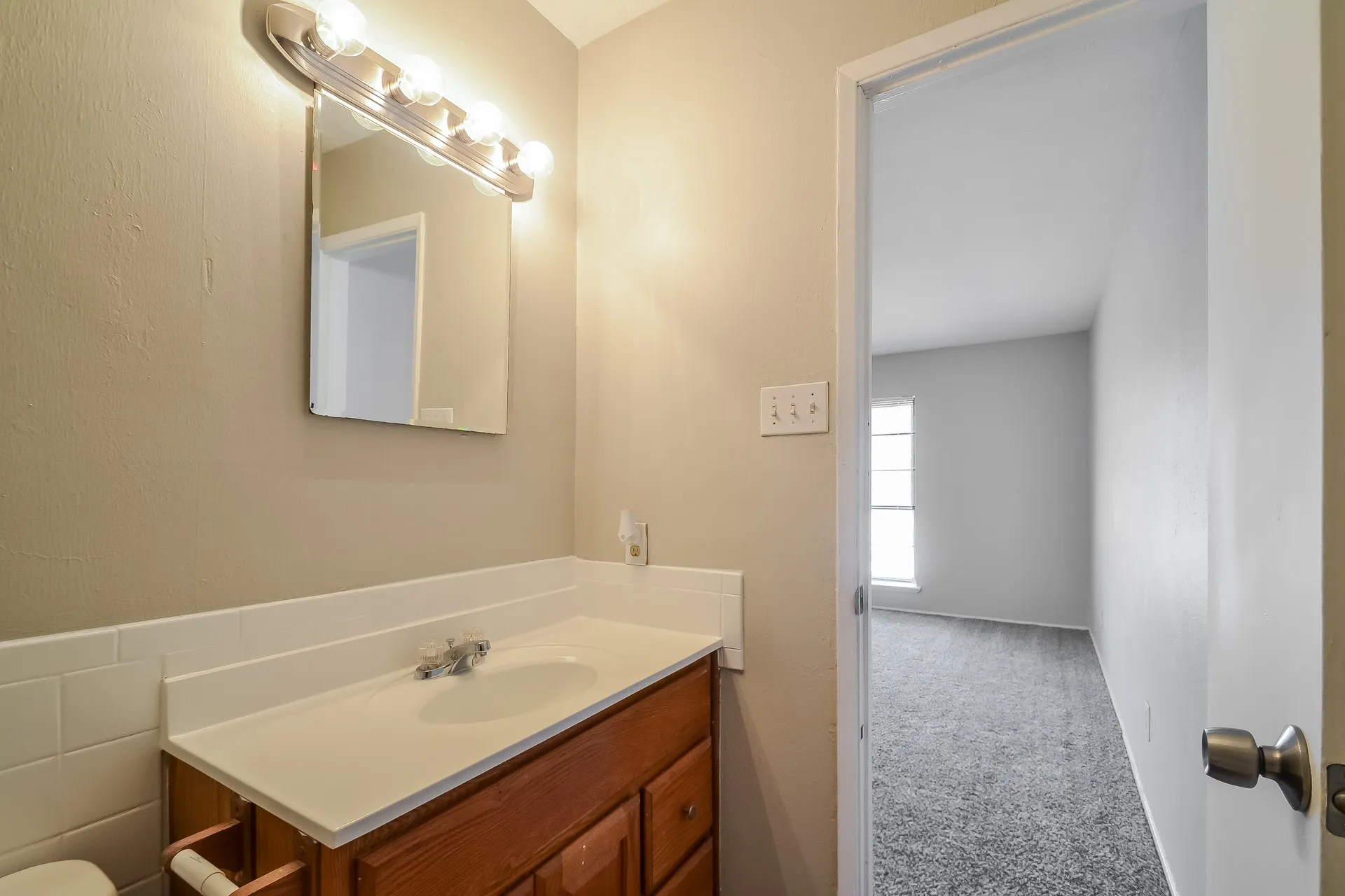 Single Family Residence For Rent in Dallas County , 5702 Magnolia Lane, Rowlett, Texas 75089, 3 Bedroom, 2 Bathroom, 2 Garage spaces, 1,416 Sqft, built in 1976, mls#21281651, Real Estate Agent in Rowlett, Homes For Rent in Dallas county, Homes For Rent in Rowlett, Realtor in Rowlett Texas, Real Estate Brokerage Independent Realty Texas, Luminita Cordes Realtor