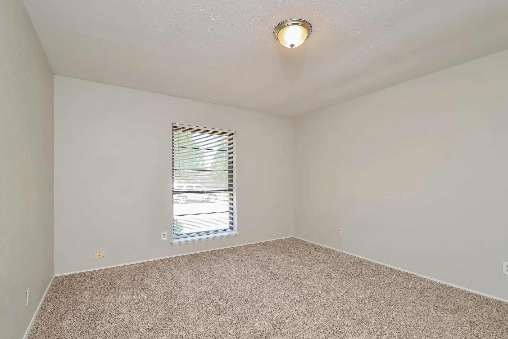 Single Family Residence For Rent in Dallas County , 5702 Magnolia Lane, Rowlett, Texas 75089, 3 Bedroom, 2 Bathroom, 2 Garage spaces, 1,416 Sqft, built in 1976, mls#21281651, Real Estate Agent in Rowlett, Homes For Rent in Dallas county, Homes For Rent in Rowlett, Realtor in Rowlett Texas, Real Estate Brokerage Independent Realty Texas, Luminita Cordes Realtor
