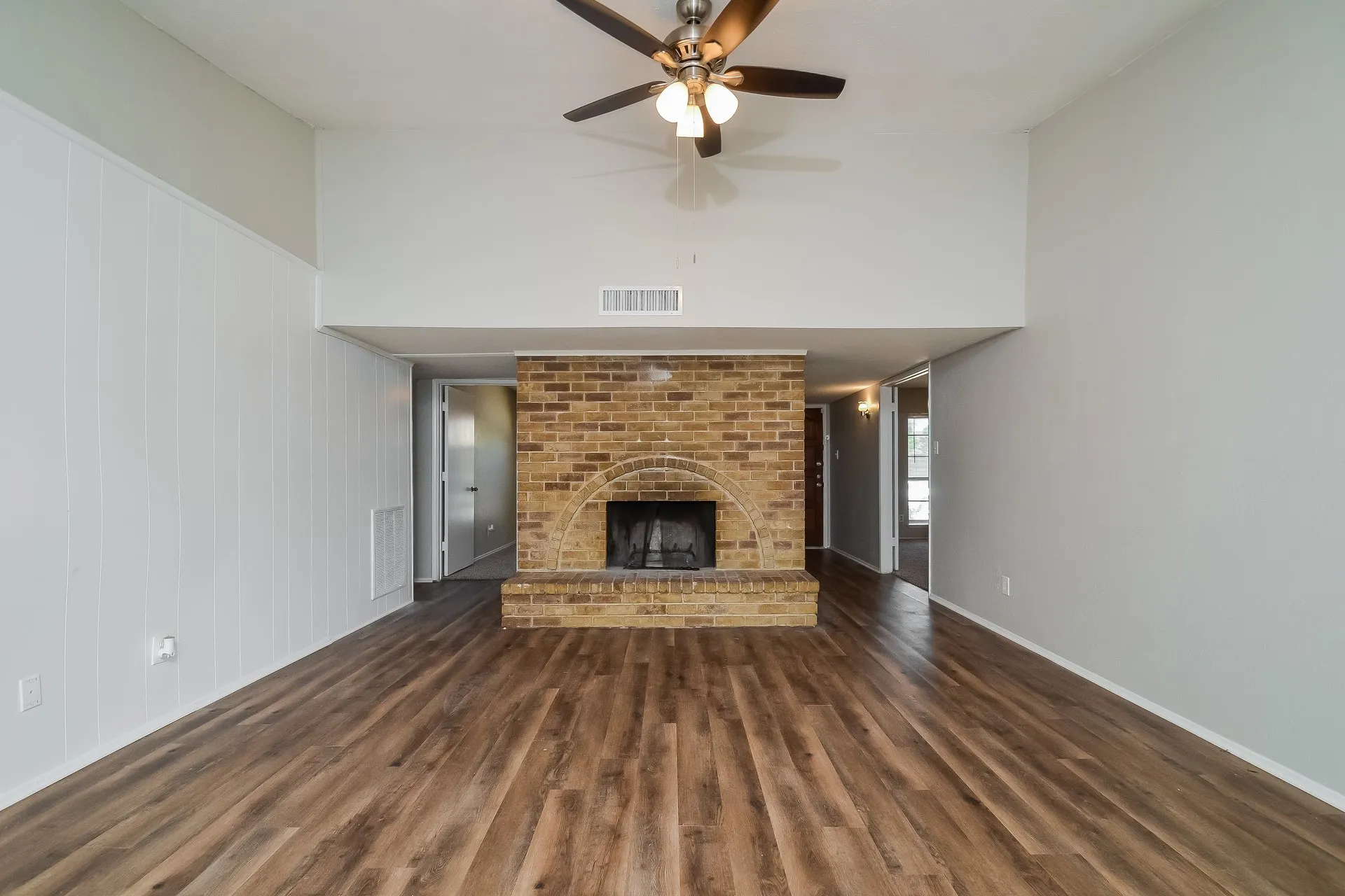 Single Family Residence For Rent in Dallas County , 5702 Magnolia Lane, Rowlett, Texas 75089, 3 Bedroom, 2 Bathroom, 2 Garage spaces, 1,416 Sqft, built in 1976, mls#21281651, Real Estate Agent in Rowlett, Homes For Rent in Dallas county, Homes For Rent in Rowlett, Realtor in Rowlett Texas, Real Estate Brokerage Independent Realty Texas, Luminita Cordes Realtor