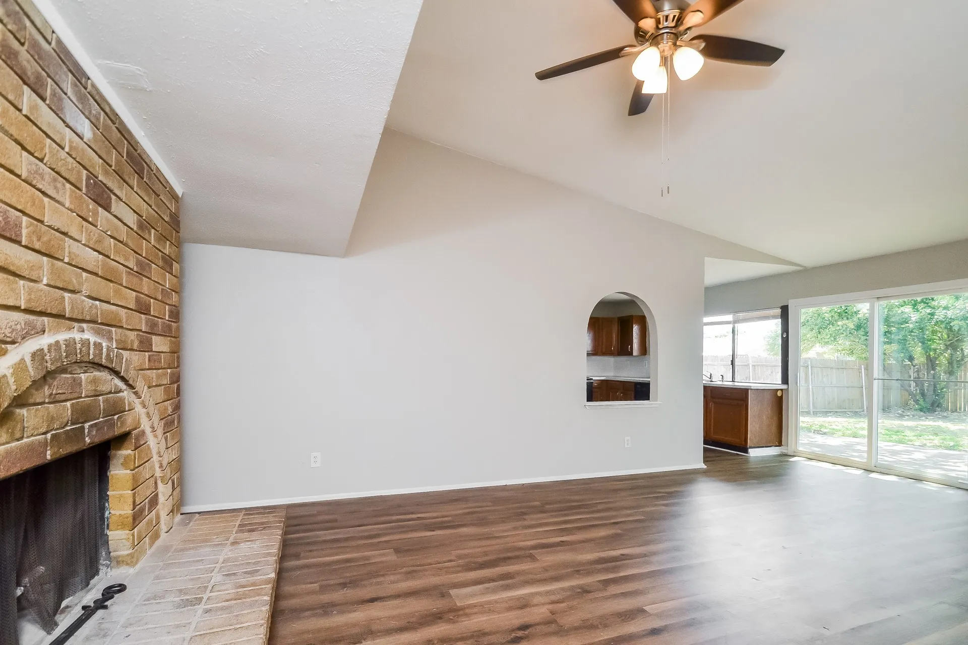 Single Family Residence For Rent in Dallas County , 5702 Magnolia Lane, Rowlett, Texas 75089, 3 Bedroom, 2 Bathroom, 2 Garage spaces, 1,416 Sqft, built in 1976, mls#21281651, Real Estate Agent in Rowlett, Homes For Rent in Dallas county, Homes For Rent in Rowlett, Realtor in Rowlett Texas, Real Estate Brokerage Independent Realty Texas, Luminita Cordes Realtor
