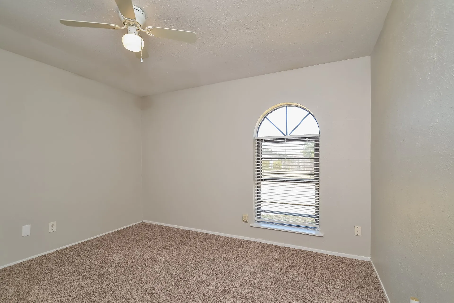 Single Family Residence For Rent in Dallas County , 5702 Magnolia Lane, Rowlett, Texas 75089, 3 Bedroom, 2 Bathroom, 2 Garage spaces, 1,416 Sqft, built in 1976, mls#21281651, Real Estate Agent in Rowlett, Homes For Rent in Dallas county, Homes For Rent in Rowlett, Realtor in Rowlett Texas, Real Estate Brokerage Independent Realty Texas, Luminita Cordes Realtor