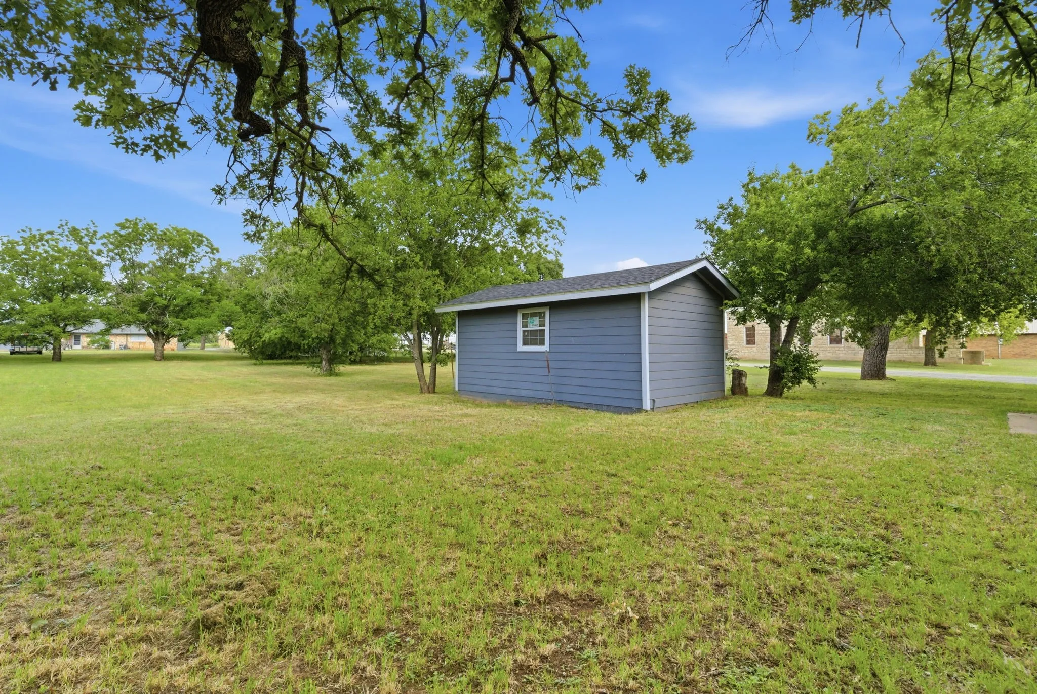 Single Family Residence For Sale in Hood County , 203 N Kickapoo Street, Lipan, Texas 76462, 2 Bedroom, 1 Bathroom, Garage spaces, 1,424 Sqft, built in 1948, mls#21274864, Real Estate Agent in Lipan, Homes For Sale in Hood county, Homes For Sale in Lipan, Realtor in Lipan Texas, Real Estate Brokerage Independent Realty Texas, Luminita Cordes Realtor