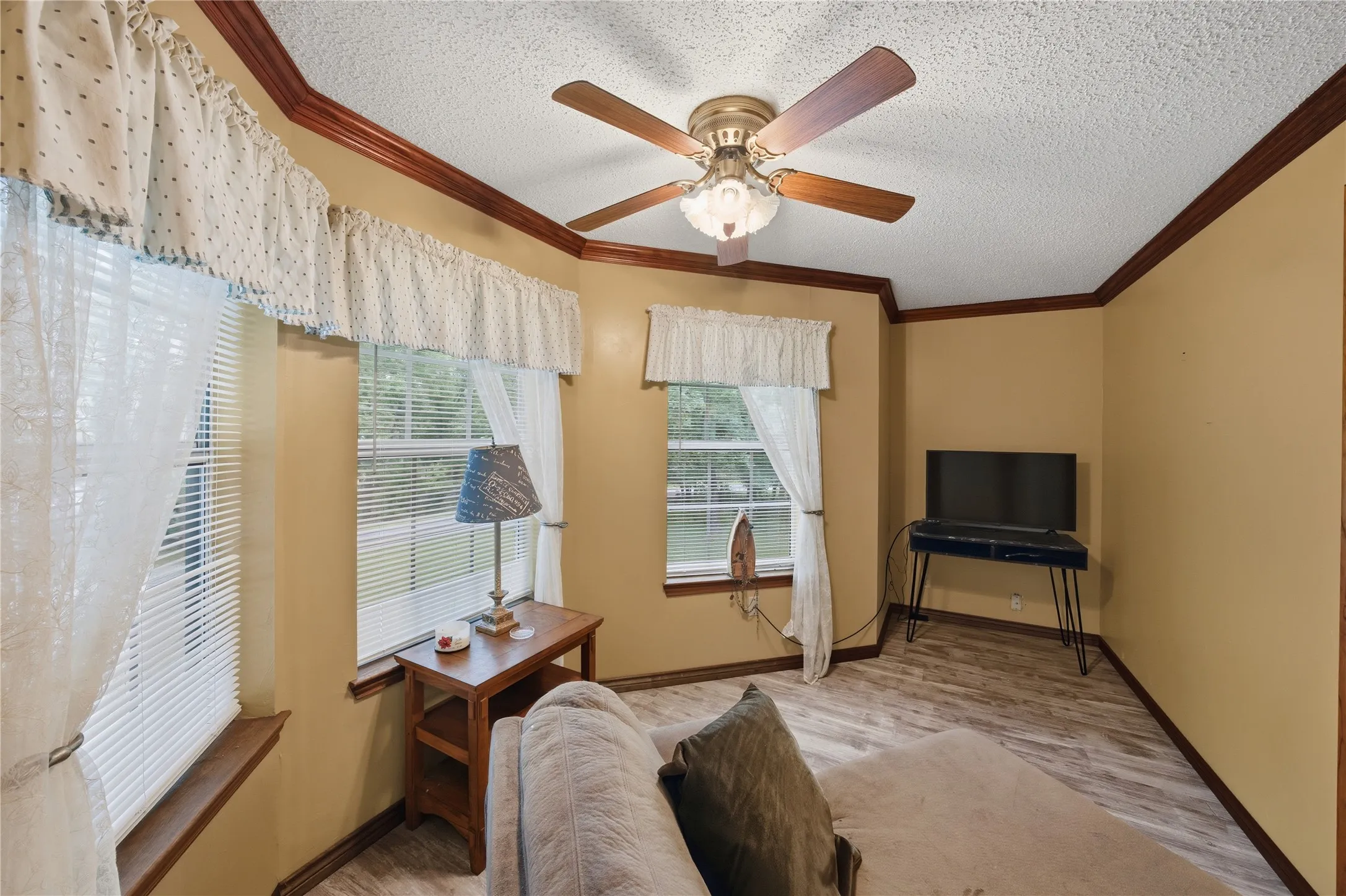 Single Family Residence For Sale in Henderson County , 2746 Hopson Drive, Athens, Texas 75752, 3 Bedroom, 2 Bathroom, 2 Garage spaces, 2,352 Sqft, built in 1987, mls#21281666, Real Estate Agent in Athens, Homes For Sale in Henderson county, Homes For Sale in Athens, Realtor in Athens Texas, Real Estate Brokerage Independent Realty Texas, Luminita Cordes Realtor