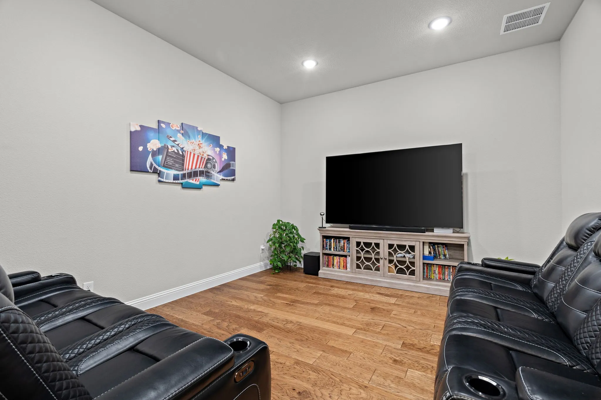 Single Family Residence For Sale in Denton County , 11416 Hickory Falls Drive, Argyle, Texas 76226, 4 Bedroom, 5 Bathroom, 3 Garage spaces, 3,807 Sqft, built in 2021, mls#21275550, Real Estate Agent in Argyle, Homes For Sale in Denton county, Homes For Sale in Argyle, Realtor in Argyle Texas, Real Estate Brokerage Independent Realty Texas, Luminita Cordes Realtor