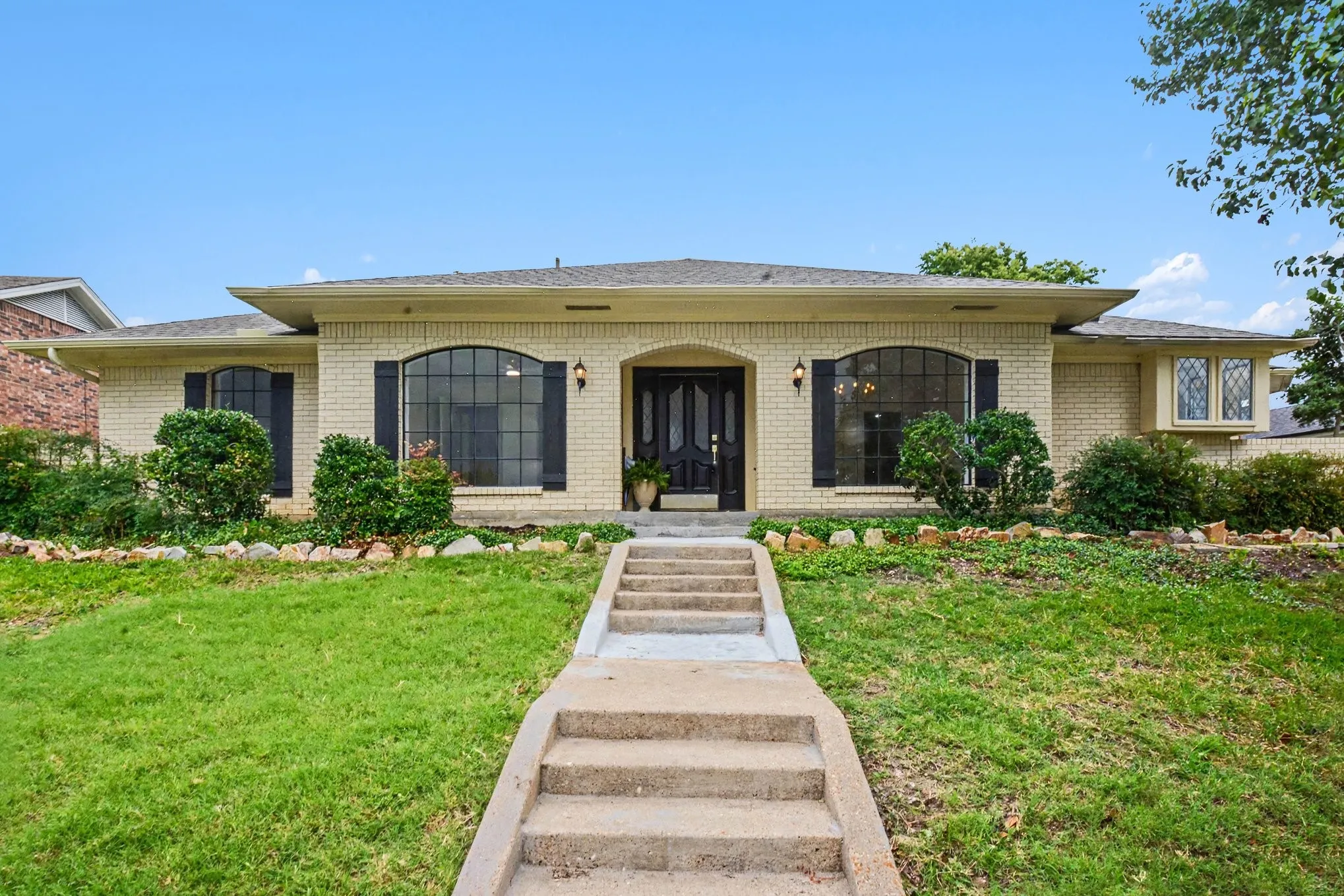 Single Family Residence For Sale in Dallas County , 1702 Surrey Court, Garland, Texas 75043, 3 Bedroom, 2 Bathroom, 2 Garage spaces, 2,279 Sqft, built in 1977, mls#21281686, Real Estate Agent in Garland, Homes For Sale in Dallas county, Homes For Sale in Garland, Realtor in Garland Texas, Real Estate Brokerage Independent Realty Texas, Luminita Cordes Realtor