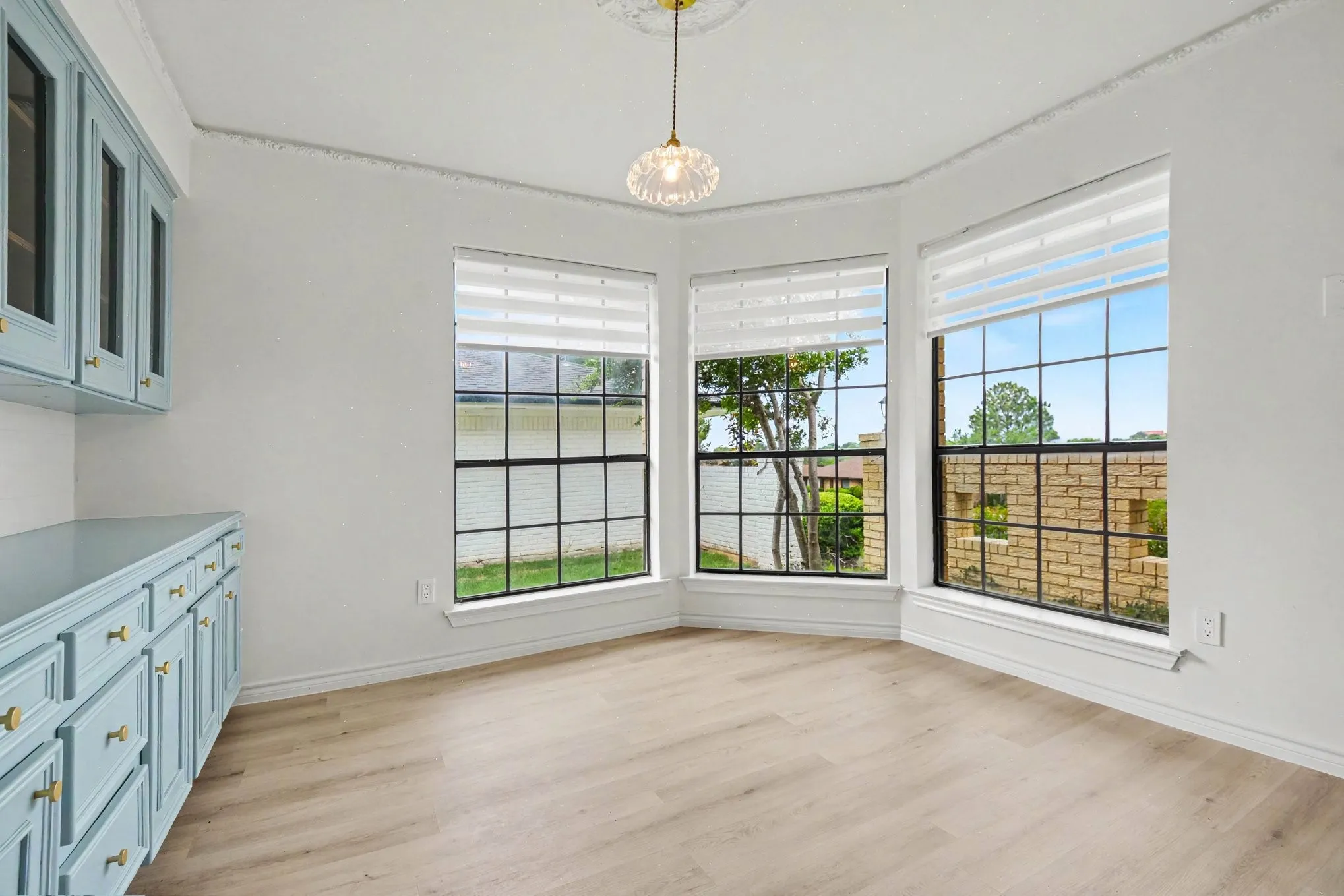 Single Family Residence For Sale in Dallas County , 1702 Surrey Court, Garland, Texas 75043, 3 Bedroom, 2 Bathroom, 2 Garage spaces, 2,279 Sqft, built in 1977, mls#21281686, Real Estate Agent in Garland, Homes For Sale in Dallas county, Homes For Sale in Garland, Realtor in Garland Texas, Real Estate Brokerage Independent Realty Texas, Luminita Cordes Realtor