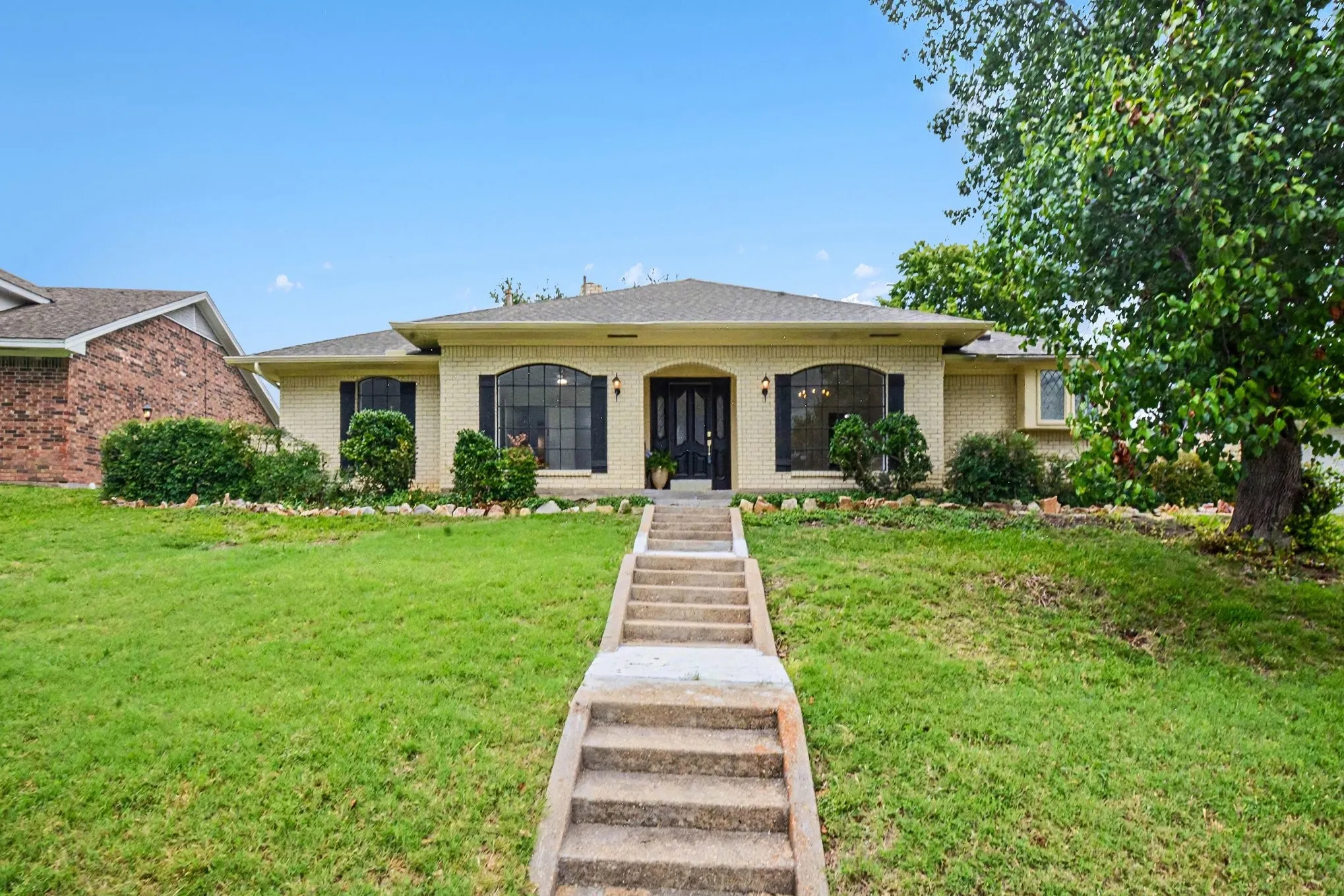 Single Family Residence For Sale in Dallas County , 1702 Surrey Court, Garland, Texas 75043, 3 Bedroom, 2 Bathroom, 2 Garage spaces, 2,279 Sqft, built in 1977, mls#21281686, Real Estate Agent in Garland, Homes For Sale in Dallas county, Homes For Sale in Garland, Realtor in Garland Texas, Real Estate Brokerage Independent Realty Texas, Luminita Cordes Realtor