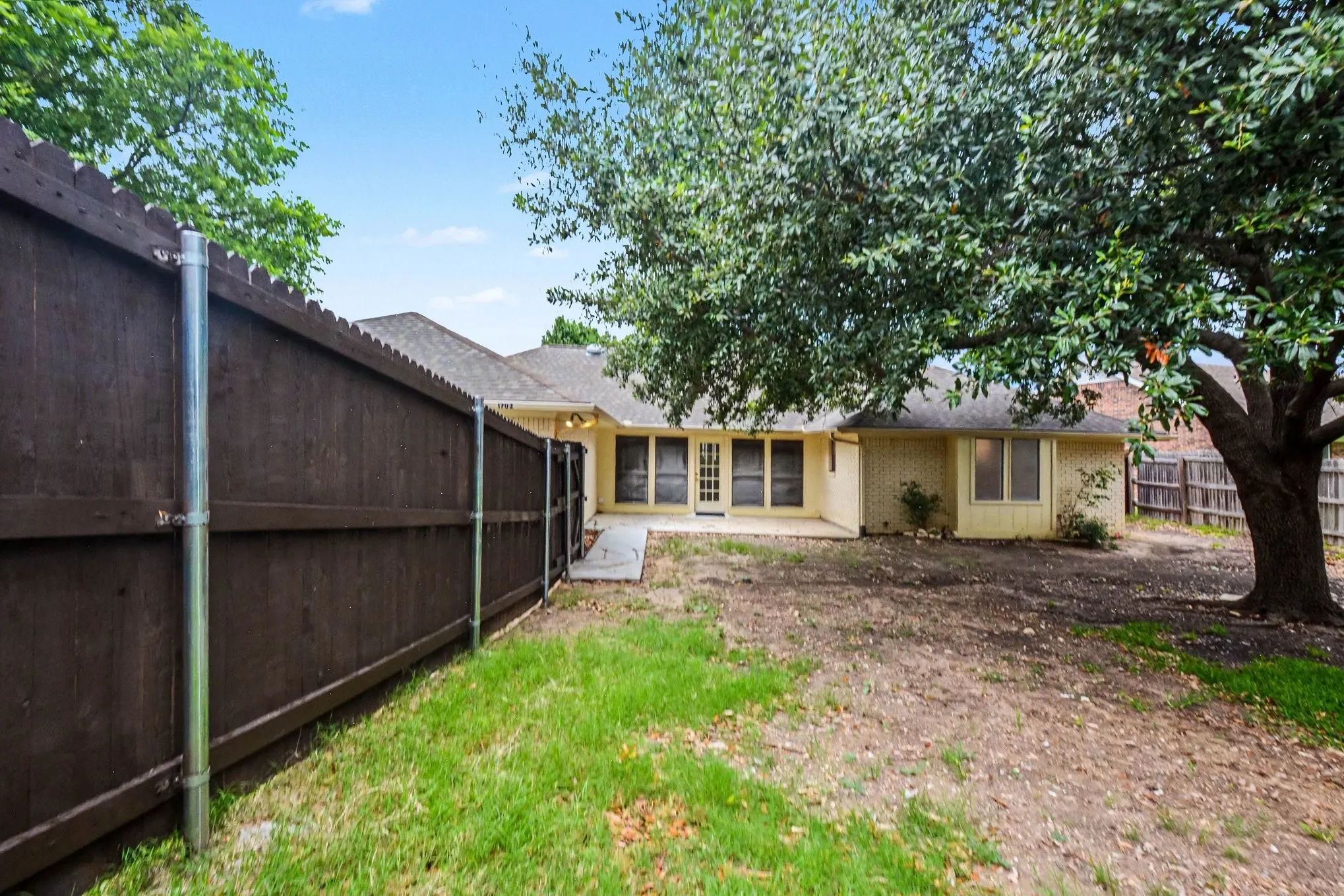 Single Family Residence For Sale in Dallas County , 1702 Surrey Court, Garland, Texas 75043, 3 Bedroom, 2 Bathroom, 2 Garage spaces, 2,279 Sqft, built in 1977, mls#21281686, Real Estate Agent in Garland, Homes For Sale in Dallas county, Homes For Sale in Garland, Realtor in Garland Texas, Real Estate Brokerage Independent Realty Texas, Luminita Cordes Realtor