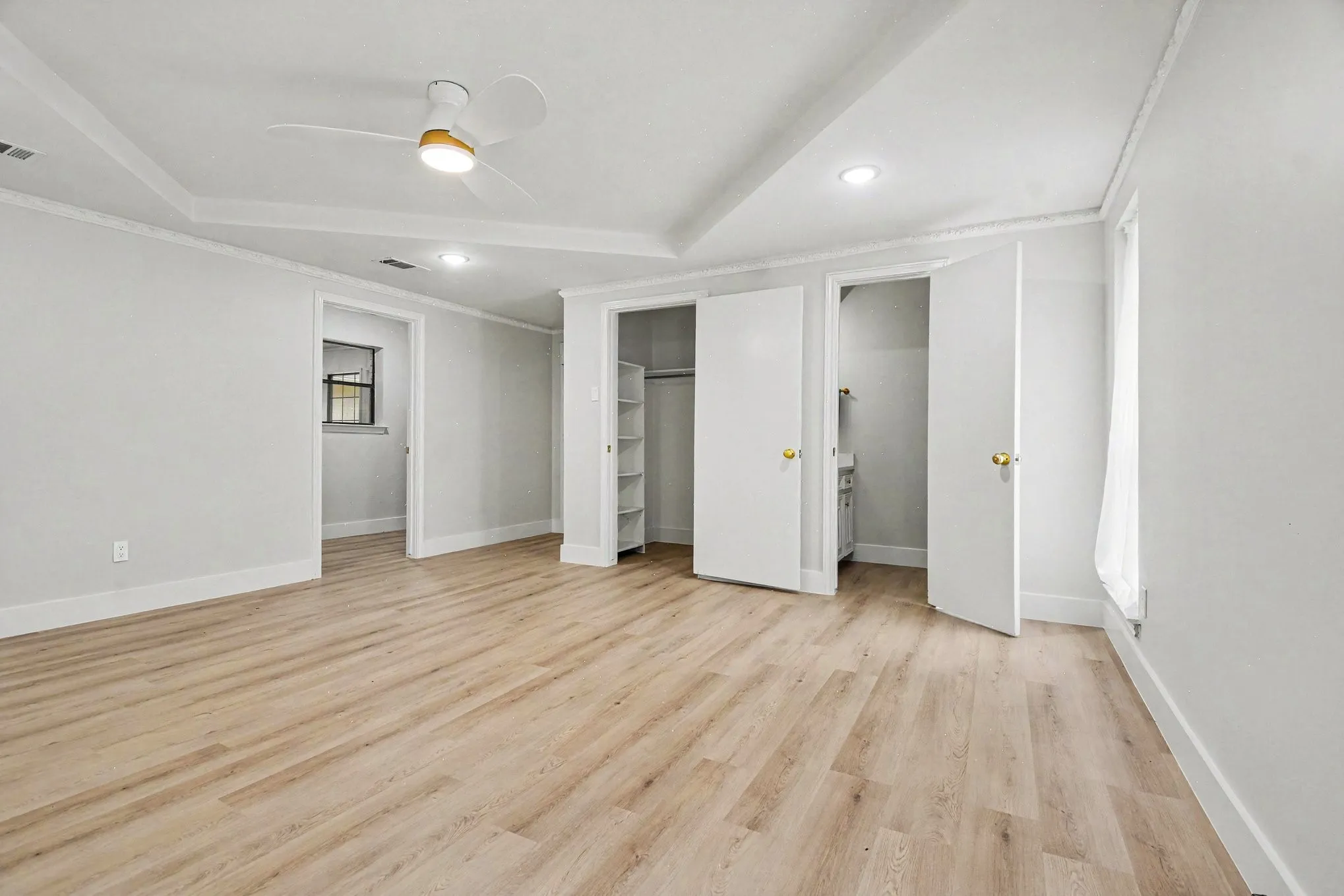 Single Family Residence For Sale in Dallas County , 1702 Surrey Court, Garland, Texas 75043, 3 Bedroom, 2 Bathroom, 2 Garage spaces, 2,279 Sqft, built in 1977, mls#21281686, Real Estate Agent in Garland, Homes For Sale in Dallas county, Homes For Sale in Garland, Realtor in Garland Texas, Real Estate Brokerage Independent Realty Texas, Luminita Cordes Realtor