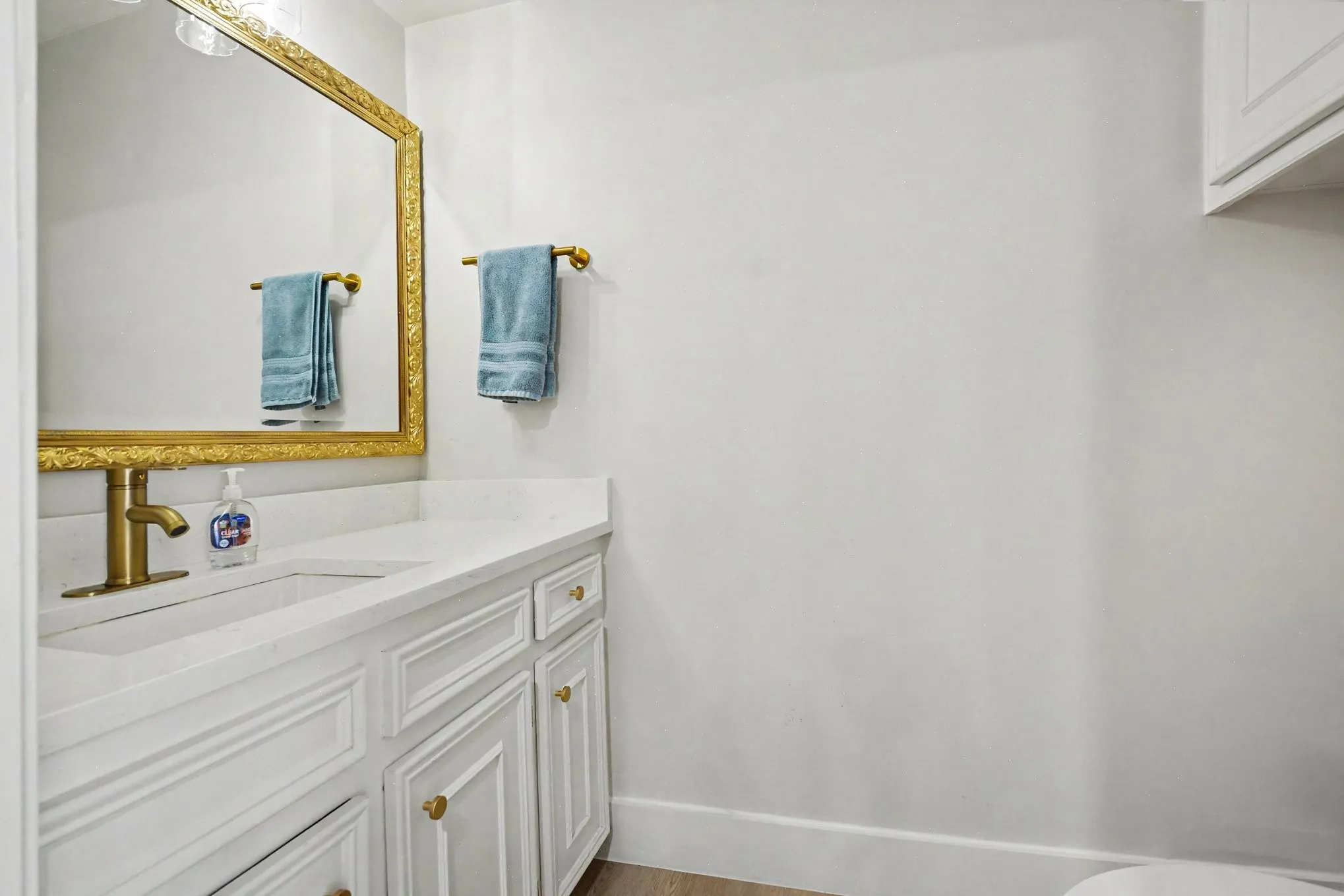 Single Family Residence For Sale in Dallas County , 1702 Surrey Court, Garland, Texas 75043, 3 Bedroom, 2 Bathroom, 2 Garage spaces, 2,279 Sqft, built in 1977, mls#21281686, Real Estate Agent in Garland, Homes For Sale in Dallas county, Homes For Sale in Garland, Realtor in Garland Texas, Real Estate Brokerage Independent Realty Texas, Luminita Cordes Realtor