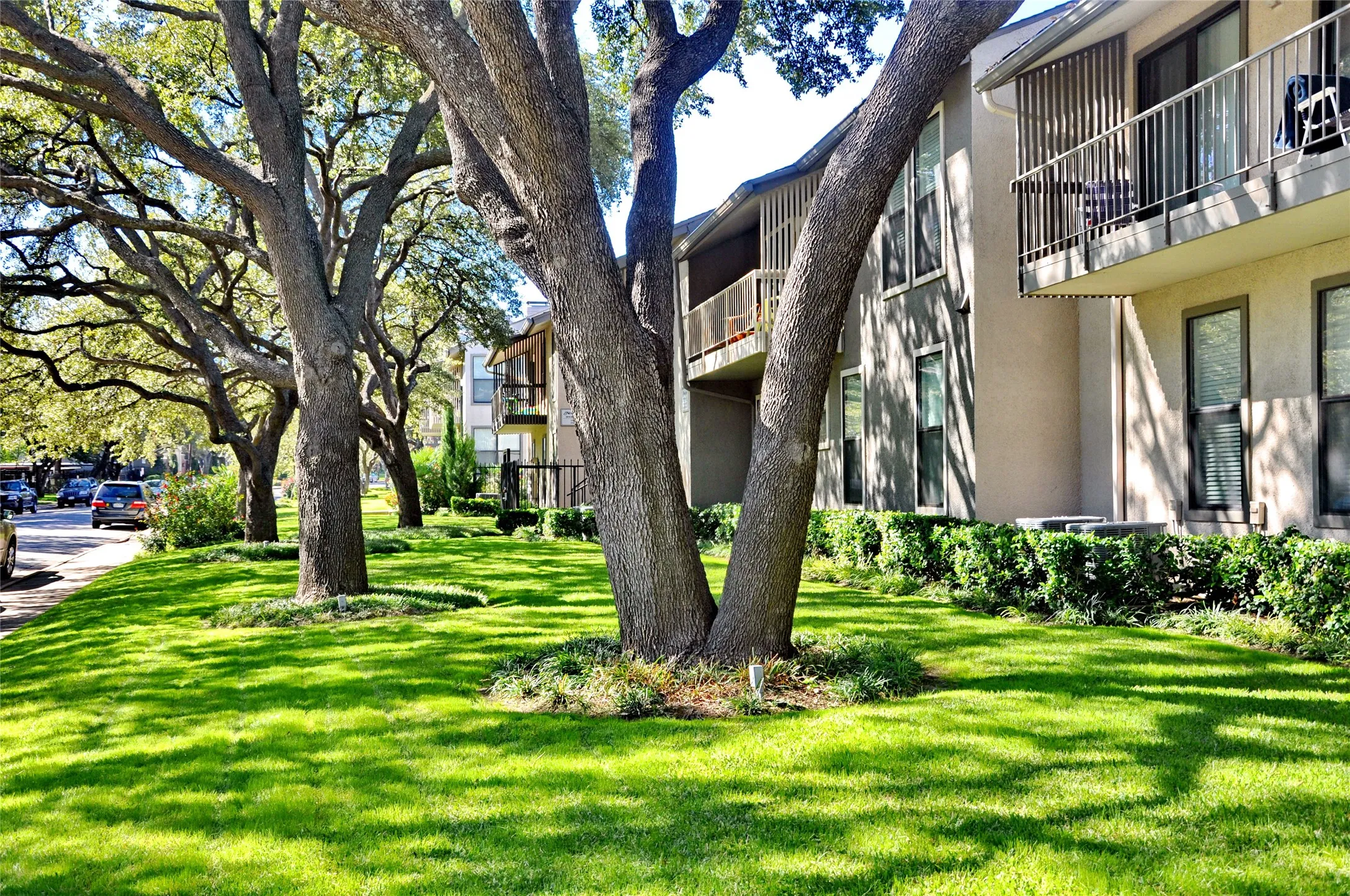 Condominium For Rent in Dallas County , 5909 Birchbrook Drive 133, Dallas, Texas 75206, 2 Bedroom, 2 Bathroom, Garage spaces, 1,124 Sqft, built in 1970, mls#21281694, Real Estate Agent in Dallas, Homes For Rent in Dallas county, Homes For Rent in Dallas, Realtor in Dallas Texas, Real Estate Brokerage Independent Realty Texas, Luminita Cordes Realtor