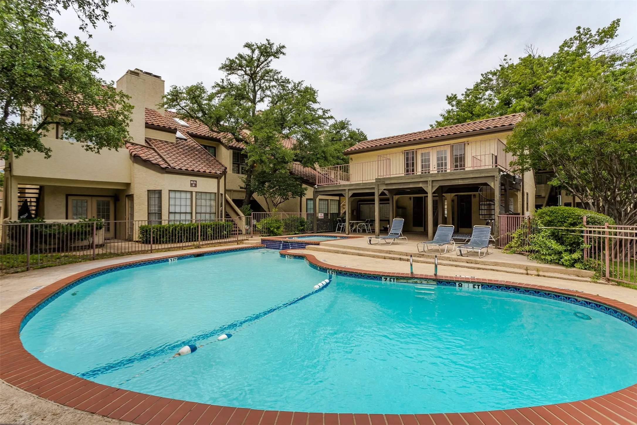 Condominium For Rent in Dallas County , 5590 Spring Valley Road F206, Dallas, Texas 75254, 2 Bedroom, 2 Bathroom, 1 Garage spaces, 870 Sqft, built in 1983, mls#21275554, Real Estate Agent in Dallas, Homes For Rent in Dallas county, Homes For Rent in Dallas, Realtor in Dallas Texas, Real Estate Brokerage Independent Realty Texas, Luminita Cordes Realtor