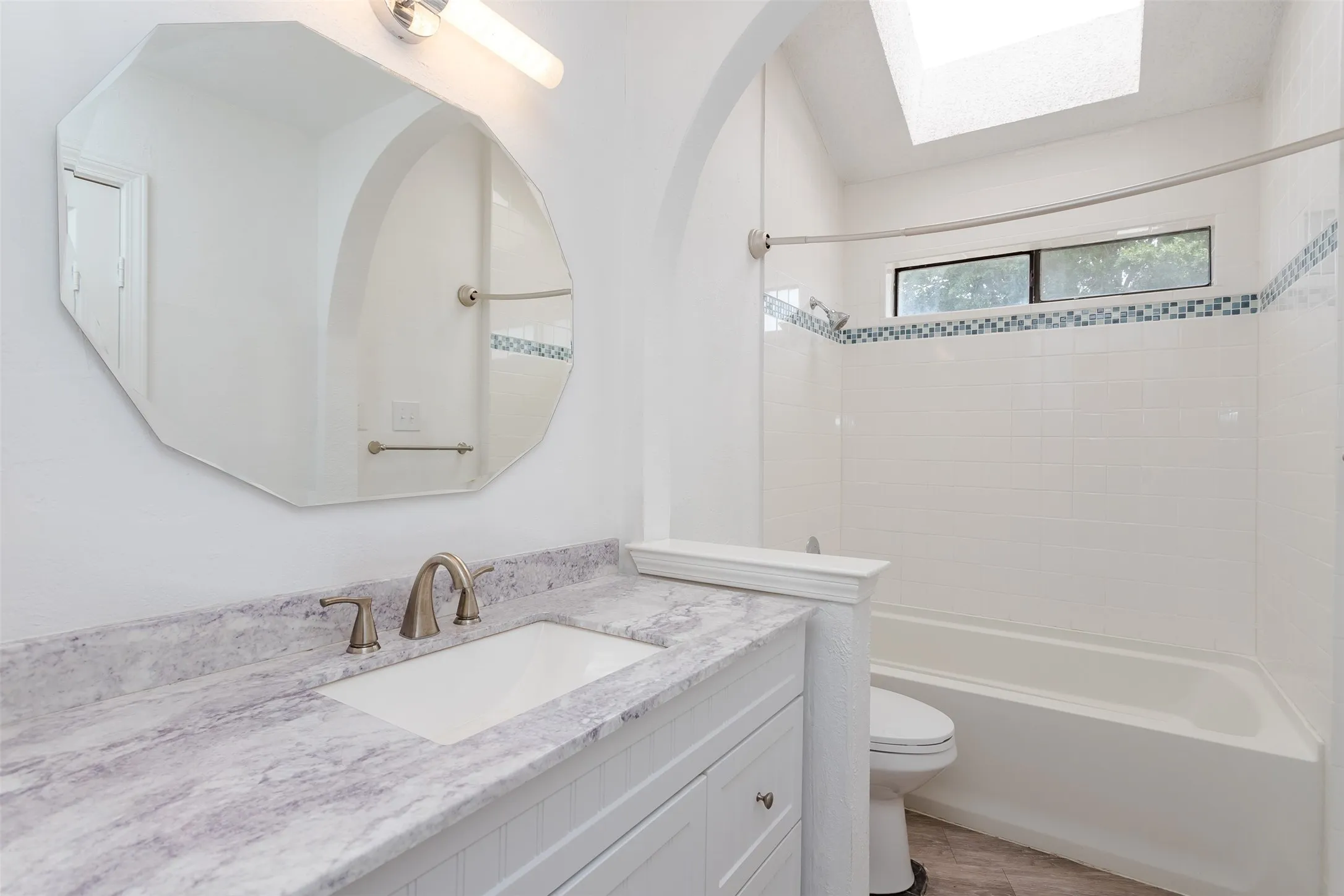 Condominium For Rent in Dallas County , 5590 Spring Valley Road F206, Dallas, Texas 75254, 2 Bedroom, 2 Bathroom, 1 Garage spaces, 870 Sqft, built in 1983, mls#21275554, Real Estate Agent in Dallas, Homes For Rent in Dallas county, Homes For Rent in Dallas, Realtor in Dallas Texas, Real Estate Brokerage Independent Realty Texas, Luminita Cordes Realtor