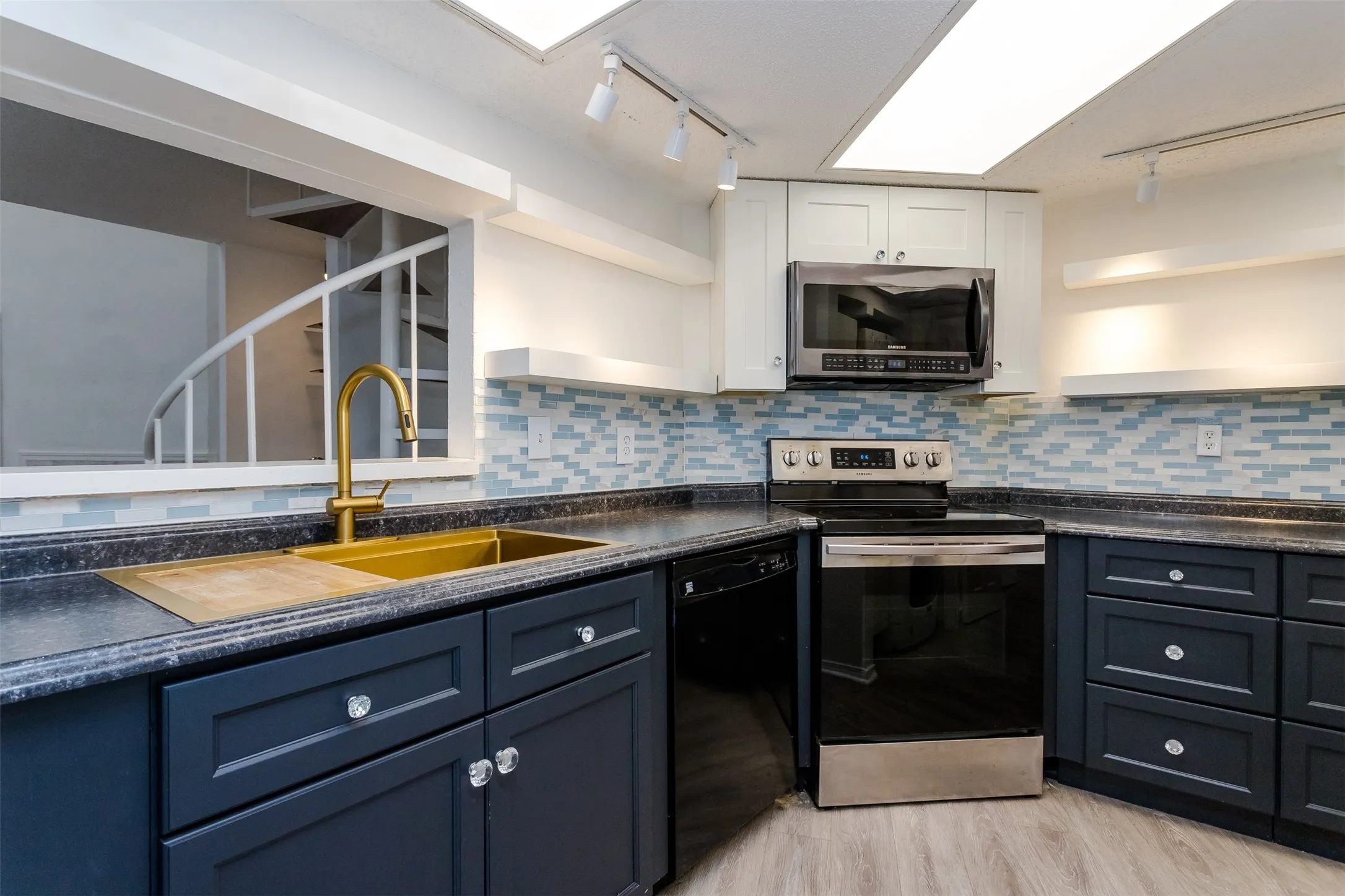 Condominium For Rent in Dallas County , 5590 Spring Valley Road F206, Dallas, Texas 75254, 2 Bedroom, 2 Bathroom, 1 Garage spaces, 870 Sqft, built in 1983, mls#21275554, Real Estate Agent in Dallas, Homes For Rent in Dallas county, Homes For Rent in Dallas, Realtor in Dallas Texas, Real Estate Brokerage Independent Realty Texas, Luminita Cordes Realtor