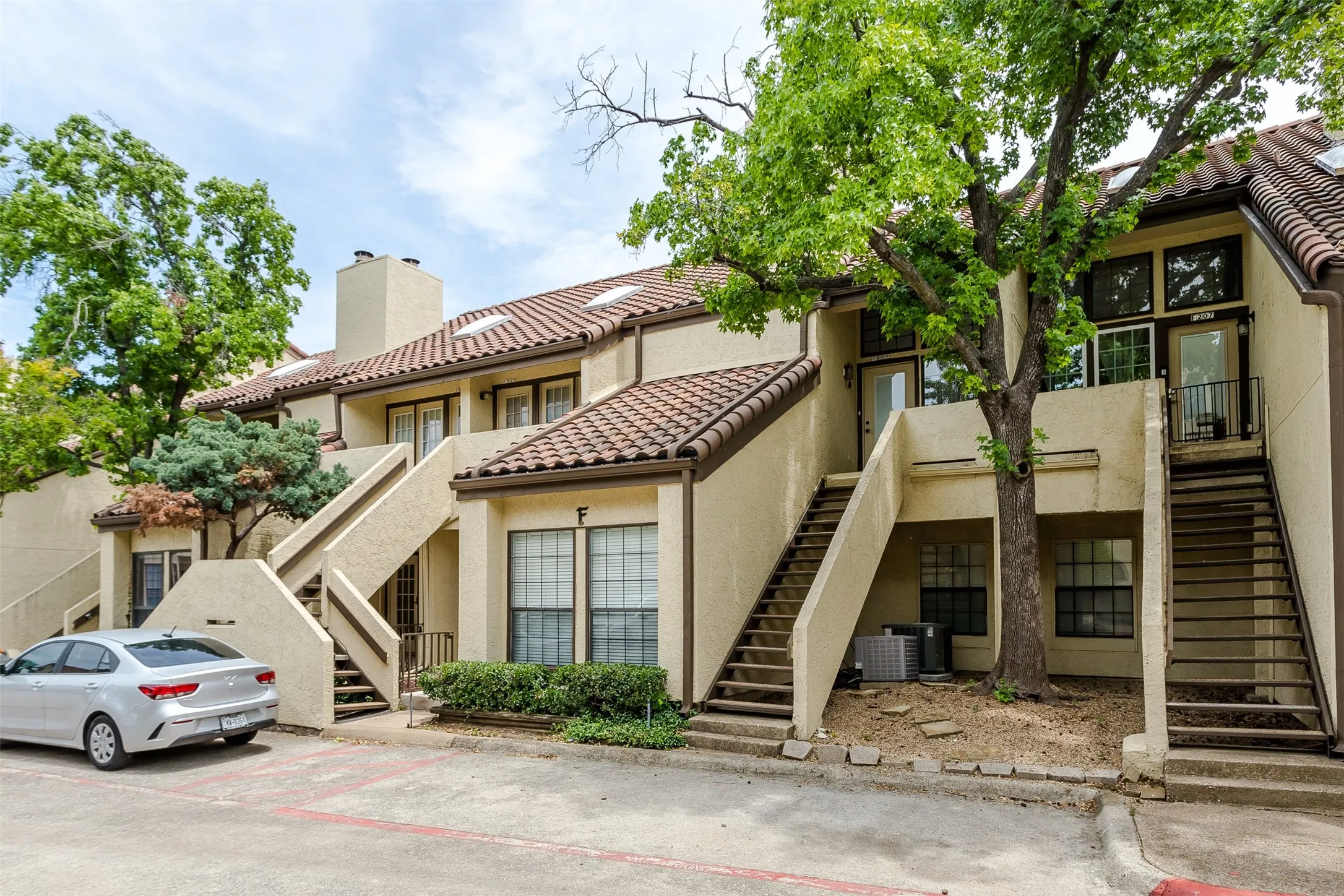Condominium For Rent in Dallas County , 5590 Spring Valley Road F206, Dallas, Texas 75254, 2 Bedroom, 2 Bathroom, 1 Garage spaces, 870 Sqft, built in 1983, mls#21275554, Real Estate Agent in Dallas, Homes For Rent in Dallas county, Homes For Rent in Dallas, Realtor in Dallas Texas, Real Estate Brokerage Independent Realty Texas, Luminita Cordes Realtor