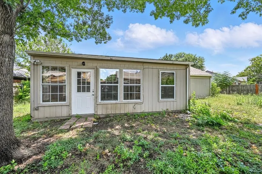 Single Family Residence For Sale in Tarrant County , 3905 Dogwood Court, Fort Worth, Texas 76137, 3 Bedrooms, 2 Bathrooms, 1 Garage spaces, 1,392 Sqft, built in 1983, Price $285,000, mls#21281740, Real Estate Agent in Fort Worth, Homes For Sale in Tarrant county, Homes For Sale in Fort Worth, Realtor in Fort Worth Texas, Real Estate Brokerage Independent Realty Texas, Luminita Cordes Realtor