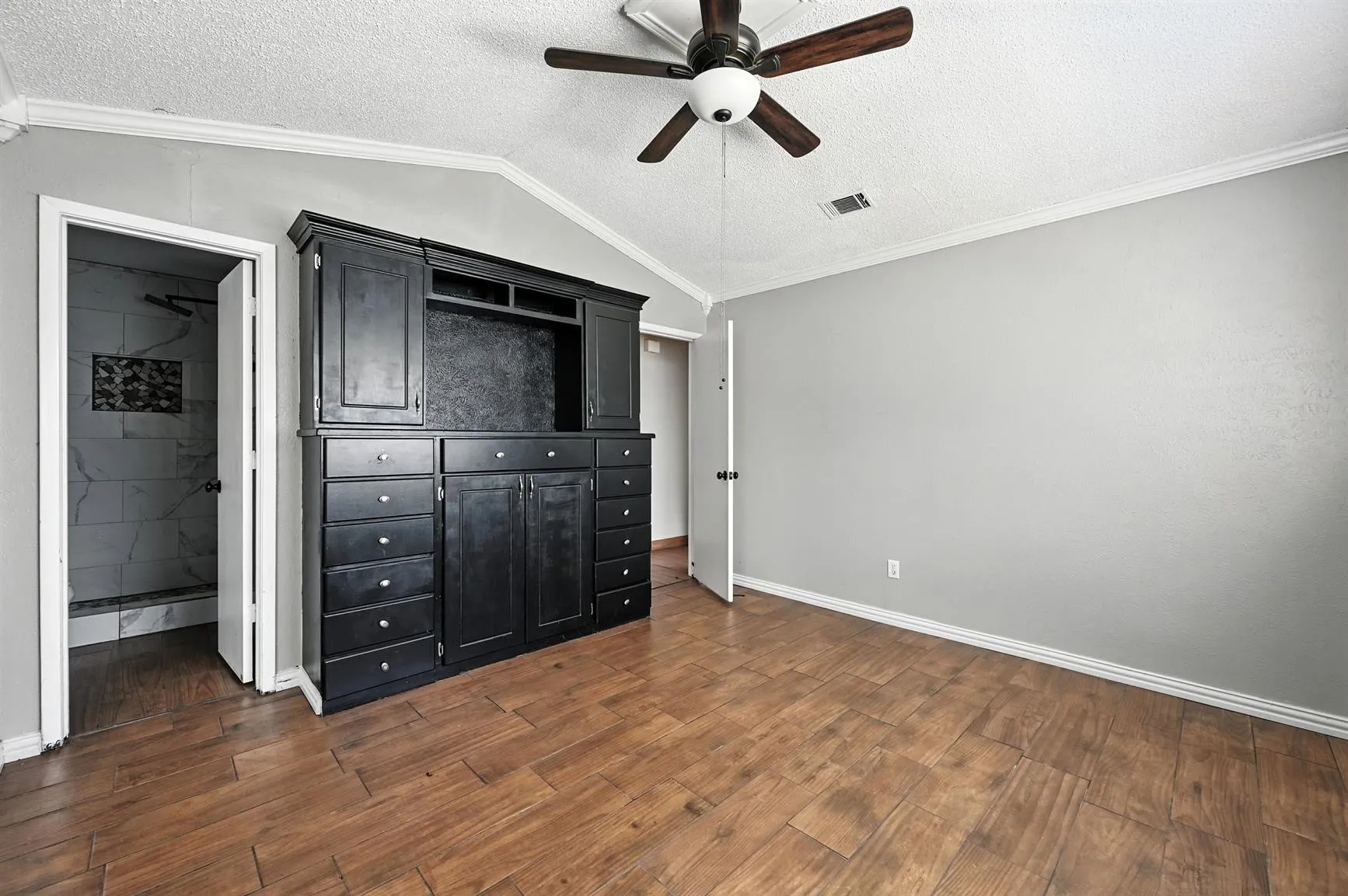 Single Family Residence For Sale in Tarrant County , 3905 Dogwood Court, Fort Worth, Texas 76137, 3 Bedrooms, 2 Bathrooms, 1 Garage spaces, 1,392 Sqft, built in 1983, Price $285,000, mls#21281740, Real Estate Agent in Fort Worth, Homes For Sale in Tarrant county, Homes For Sale in Fort Worth, Realtor in Fort Worth Texas, Real Estate Brokerage Independent Realty Texas, Luminita Cordes Realtor