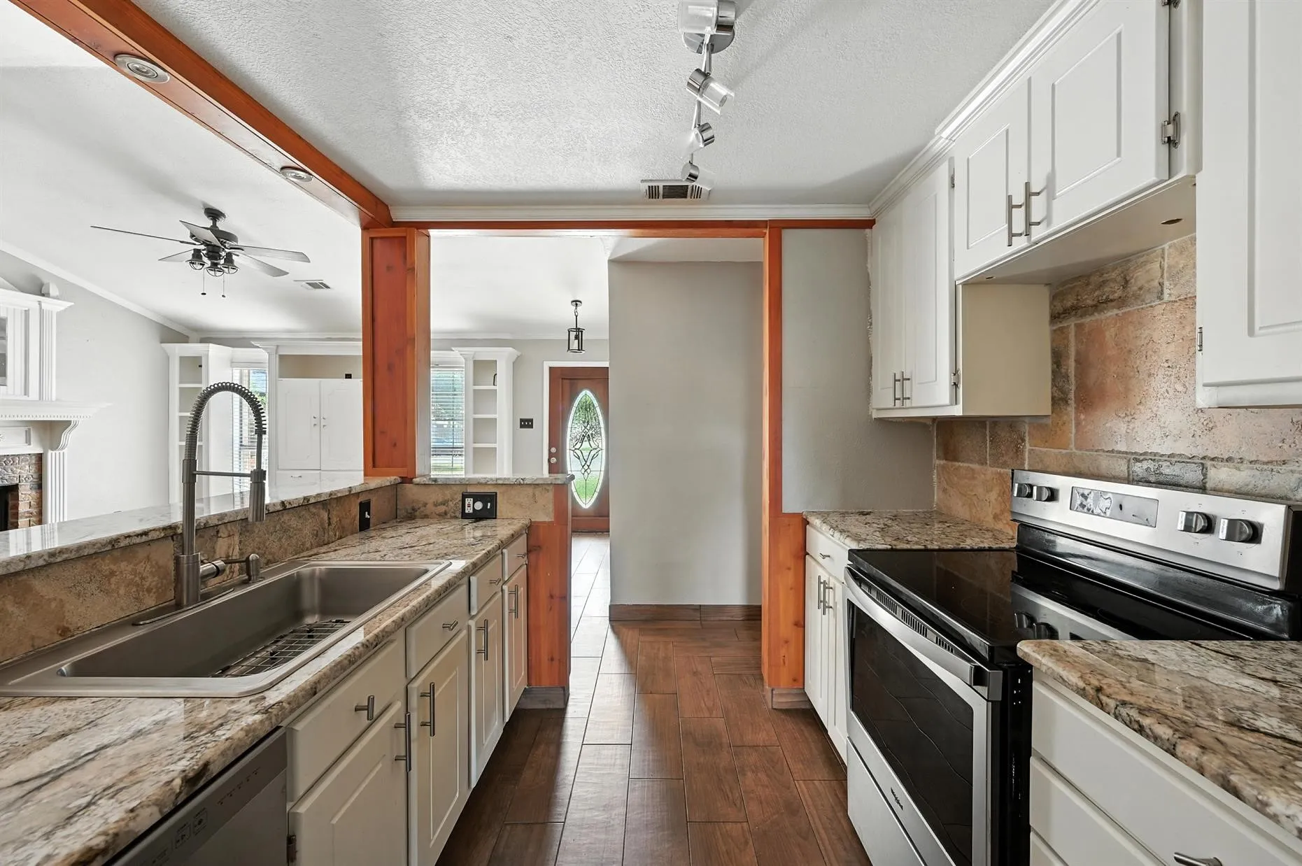 Single Family Residence For Sale in Tarrant County , 3905 Dogwood Court, Fort Worth, Texas 76137, 3 Bedrooms, 2 Bathrooms, 1 Garage spaces, 1,392 Sqft, built in 1983, Price $285,000, mls#21281740, Real Estate Agent in Fort Worth, Homes For Sale in Tarrant county, Homes For Sale in Fort Worth, Realtor in Fort Worth Texas, Real Estate Brokerage Independent Realty Texas, Luminita Cordes Realtor