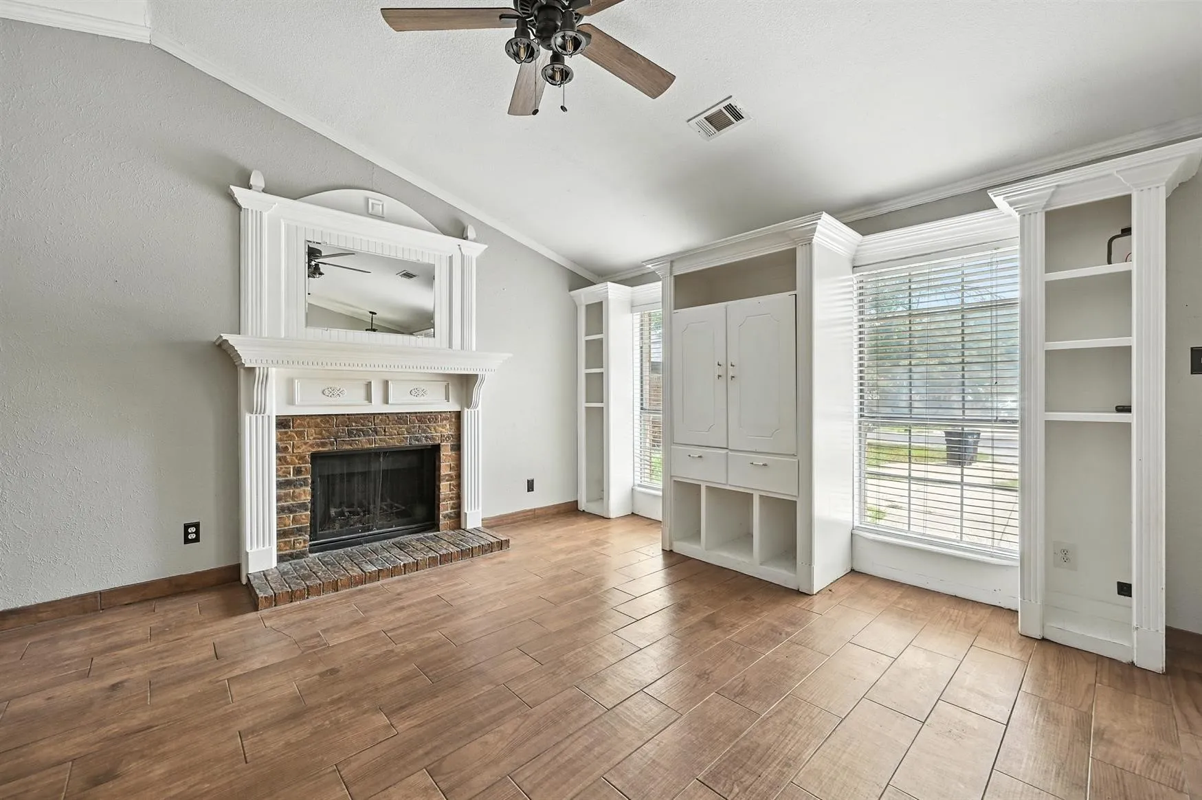 Single Family Residence For Sale in Tarrant County , 3905 Dogwood Court, Fort Worth, Texas 76137, 3 Bedrooms, 2 Bathrooms, 1 Garage spaces, 1,392 Sqft, built in 1983, Price $285,000, mls#21281740, Real Estate Agent in Fort Worth, Homes For Sale in Tarrant county, Homes For Sale in Fort Worth, Realtor in Fort Worth Texas, Real Estate Brokerage Independent Realty Texas, Luminita Cordes Realtor