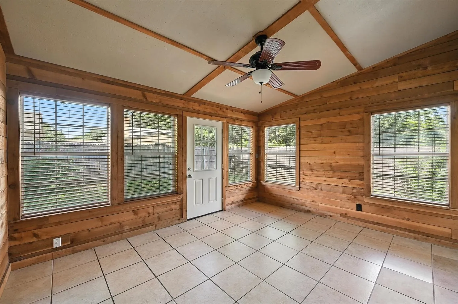 Single Family Residence For Sale in Tarrant County , 3905 Dogwood Court, Fort Worth, Texas 76137, 3 Bedrooms, 2 Bathrooms, 1 Garage spaces, 1,392 Sqft, built in 1983, Price $285,000, mls#21281740, Real Estate Agent in Fort Worth, Homes For Sale in Tarrant county, Homes For Sale in Fort Worth, Realtor in Fort Worth Texas, Real Estate Brokerage Independent Realty Texas, Luminita Cordes Realtor