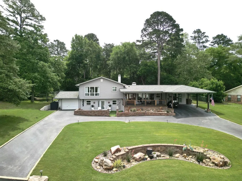 Single Family Residence For Sale in Smith County , 255 Hideaway Lane Central, Hideaway, Texas 75771, 3 Bedroom, 3 Bathroom, 1 Garage spaces, 2,730 Sqft, built in 1970, mls#21281768, Real Estate Agent in Hideaway, Homes For Sale in Smith county, Homes For Sale in Hideaway, Realtor in Hideaway Texas, Real Estate Brokerage Independent Realty Texas, Luminita Cordes Realtor