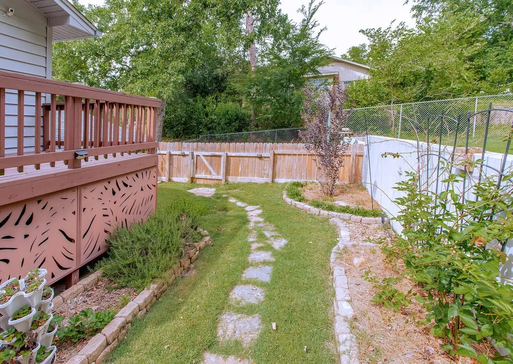 Single Family Residence For Sale in Smith County , 255 Hideaway Lane Central, Hideaway, Texas 75771, 3 Bedroom, 3 Bathroom, 1 Garage spaces, 2,730 Sqft, built in 1970, mls#21281768, Real Estate Agent in Hideaway, Homes For Sale in Smith county, Homes For Sale in Hideaway, Realtor in Hideaway Texas, Real Estate Brokerage Independent Realty Texas, Luminita Cordes Realtor