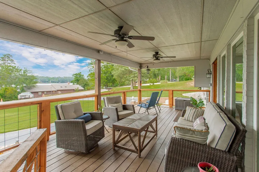 Single Family Residence For Sale in Smith County , 255 Hideaway Lane Central, Hideaway, Texas 75771, 3 Bedroom, 3 Bathroom, 1 Garage spaces, 2,730 Sqft, built in 1970, mls#21281768, Real Estate Agent in Hideaway, Homes For Sale in Smith county, Homes For Sale in Hideaway, Realtor in Hideaway Texas, Real Estate Brokerage Independent Realty Texas, Luminita Cordes Realtor