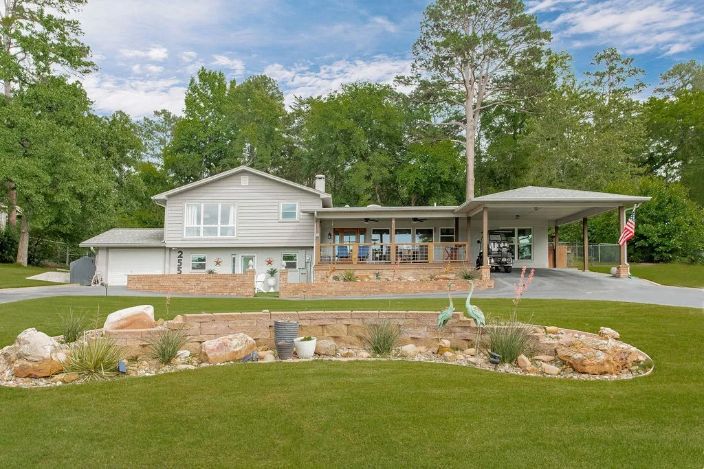 Single Family Residence For Sale in Smith County , 255 Hideaway Lane Central, Hideaway, Texas 75771, 3 Bedroom, 3 Bathroom, 1 Garage spaces, 2,730 Sqft, built in 1970, mls#21281768, Real Estate Agent in Hideaway, Homes For Sale in Smith county, Homes For Sale in Hideaway, Realtor in Hideaway Texas, Real Estate Brokerage Independent Realty Texas, Luminita Cordes Realtor