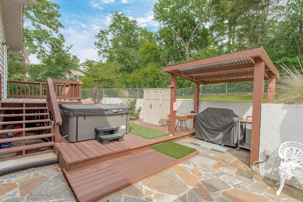 Single Family Residence For Sale in Smith County , 255 Hideaway Lane Central, Hideaway, Texas 75771, 3 Bedroom, 3 Bathroom, 1 Garage spaces, 2,730 Sqft, built in 1970, mls#21281768, Real Estate Agent in Hideaway, Homes For Sale in Smith county, Homes For Sale in Hideaway, Realtor in Hideaway Texas, Real Estate Brokerage Independent Realty Texas, Luminita Cordes Realtor
