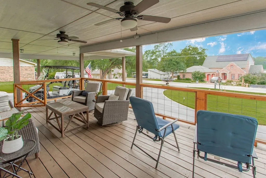 Single Family Residence For Sale in Smith County , 255 Hideaway Lane Central, Hideaway, Texas 75771, 3 Bedroom, 3 Bathroom, 1 Garage spaces, 2,730 Sqft, built in 1970, mls#21281768, Real Estate Agent in Hideaway, Homes For Sale in Smith county, Homes For Sale in Hideaway, Realtor in Hideaway Texas, Real Estate Brokerage Independent Realty Texas, Luminita Cordes Realtor