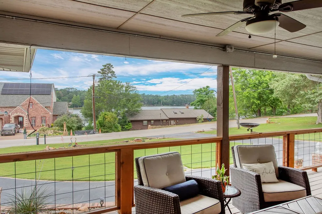 Single Family Residence For Sale in Smith County , 255 Hideaway Lane Central, Hideaway, Texas 75771, 3 Bedroom, 3 Bathroom, 1 Garage spaces, 2,730 Sqft, built in 1970, mls#21281768, Real Estate Agent in Hideaway, Homes For Sale in Smith county, Homes For Sale in Hideaway, Realtor in Hideaway Texas, Real Estate Brokerage Independent Realty Texas, Luminita Cordes Realtor