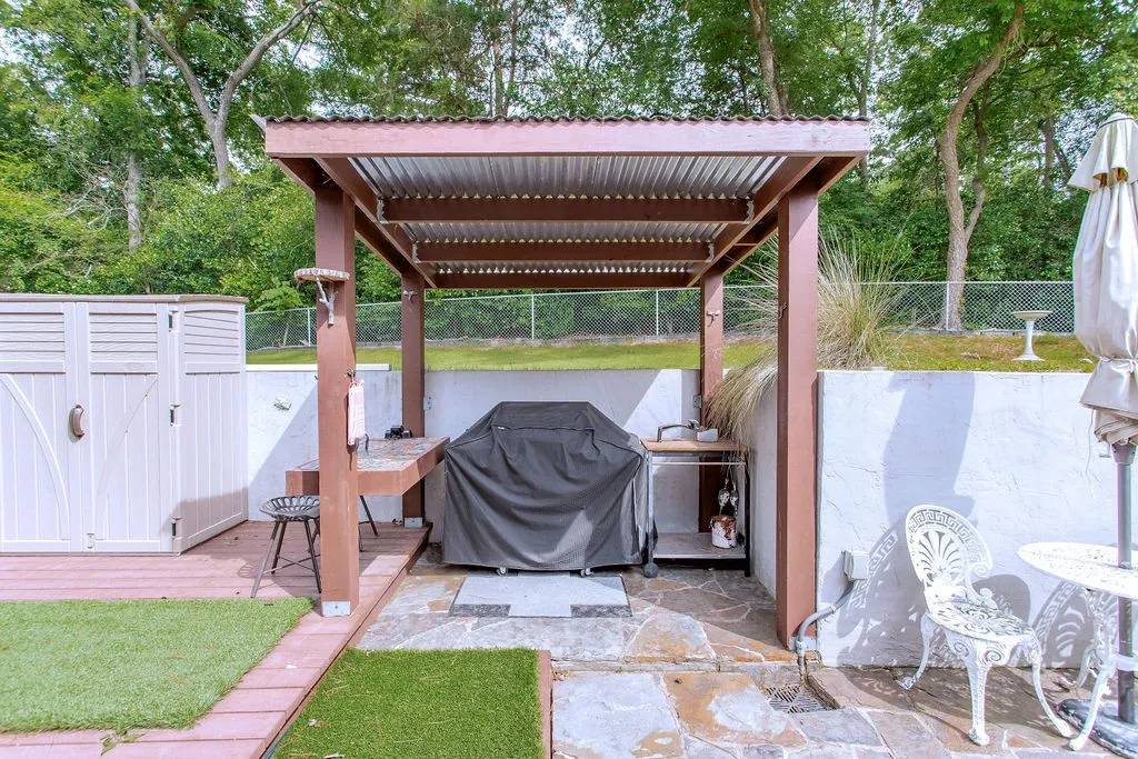 Single Family Residence For Sale in Smith County , 255 Hideaway Lane Central, Hideaway, Texas 75771, 3 Bedroom, 3 Bathroom, 1 Garage spaces, 2,730 Sqft, built in 1970, mls#21281768, Real Estate Agent in Hideaway, Homes For Sale in Smith county, Homes For Sale in Hideaway, Realtor in Hideaway Texas, Real Estate Brokerage Independent Realty Texas, Luminita Cordes Realtor