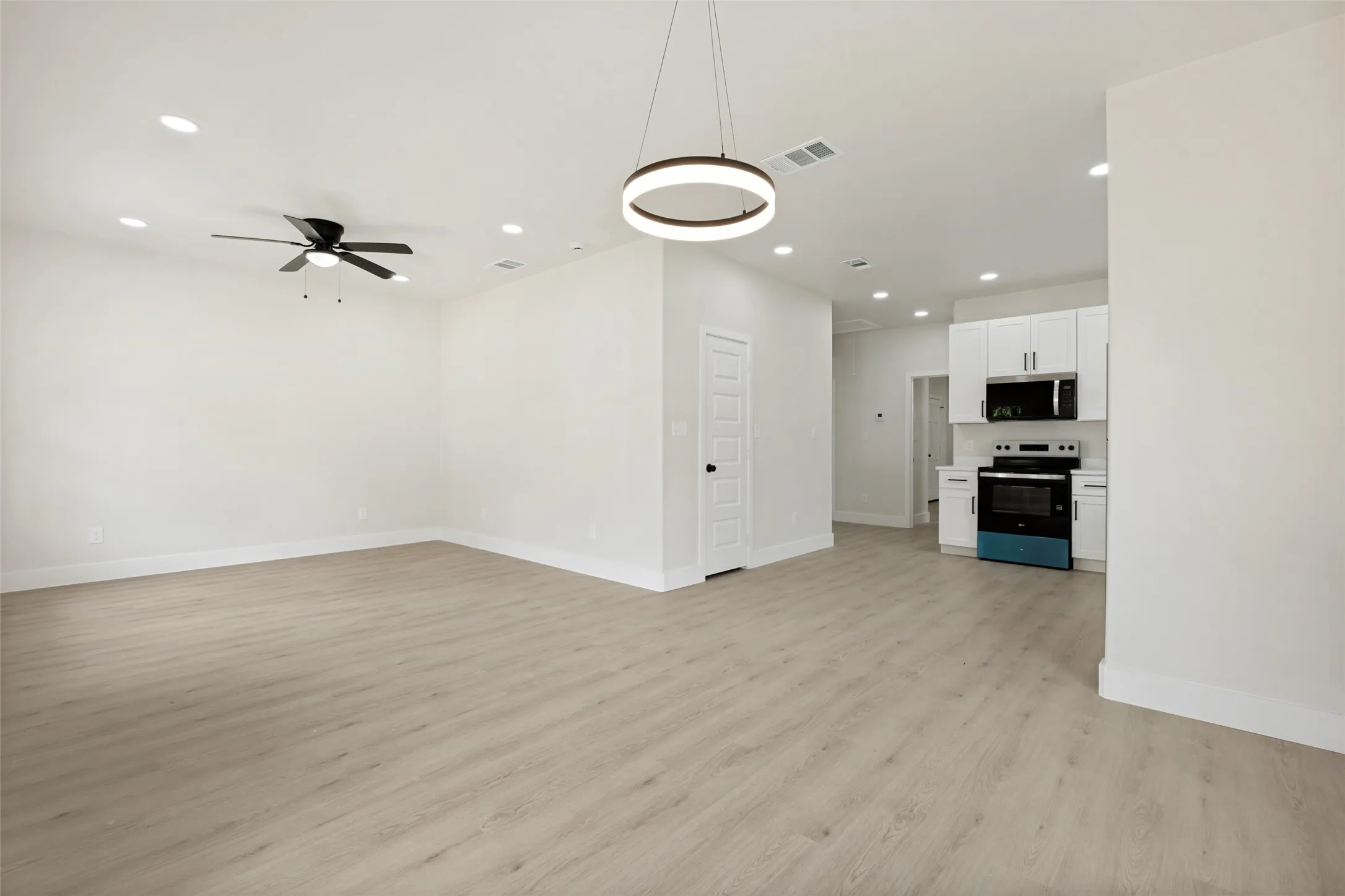 Single Family Residence For Sale in Dallas County , 2834 Tanner Street, Dallas, Texas 75215, 3 Bedroom, 2 Bathroom, Garage spaces, 1,218 Sqft, built in 1930, mls#21281609, Real Estate Agent in Dallas, Homes For Sale in Dallas county, Homes For Sale in Dallas, Realtor in Dallas Texas, Real Estate Brokerage Independent Realty Texas, Luminita Cordes Realtor