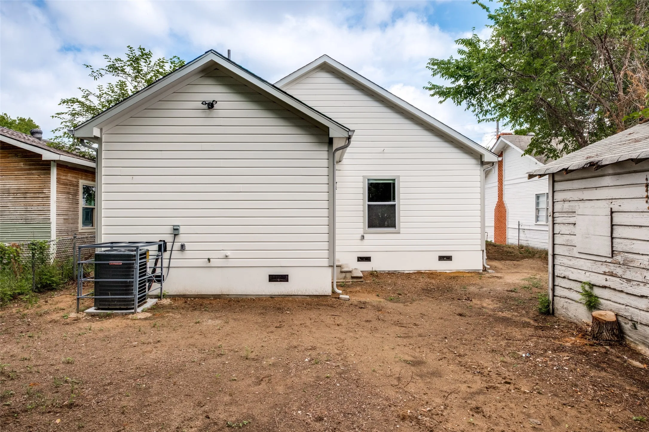 Single Family Residence For Sale in Dallas County , 2834 Tanner Street, Dallas, Texas 75215, 3 Bedroom, 2 Bathroom, Garage spaces, 1,218 Sqft, built in 1930, mls#21281609, Real Estate Agent in Dallas, Homes For Sale in Dallas county, Homes For Sale in Dallas, Realtor in Dallas Texas, Real Estate Brokerage Independent Realty Texas, Luminita Cordes Realtor