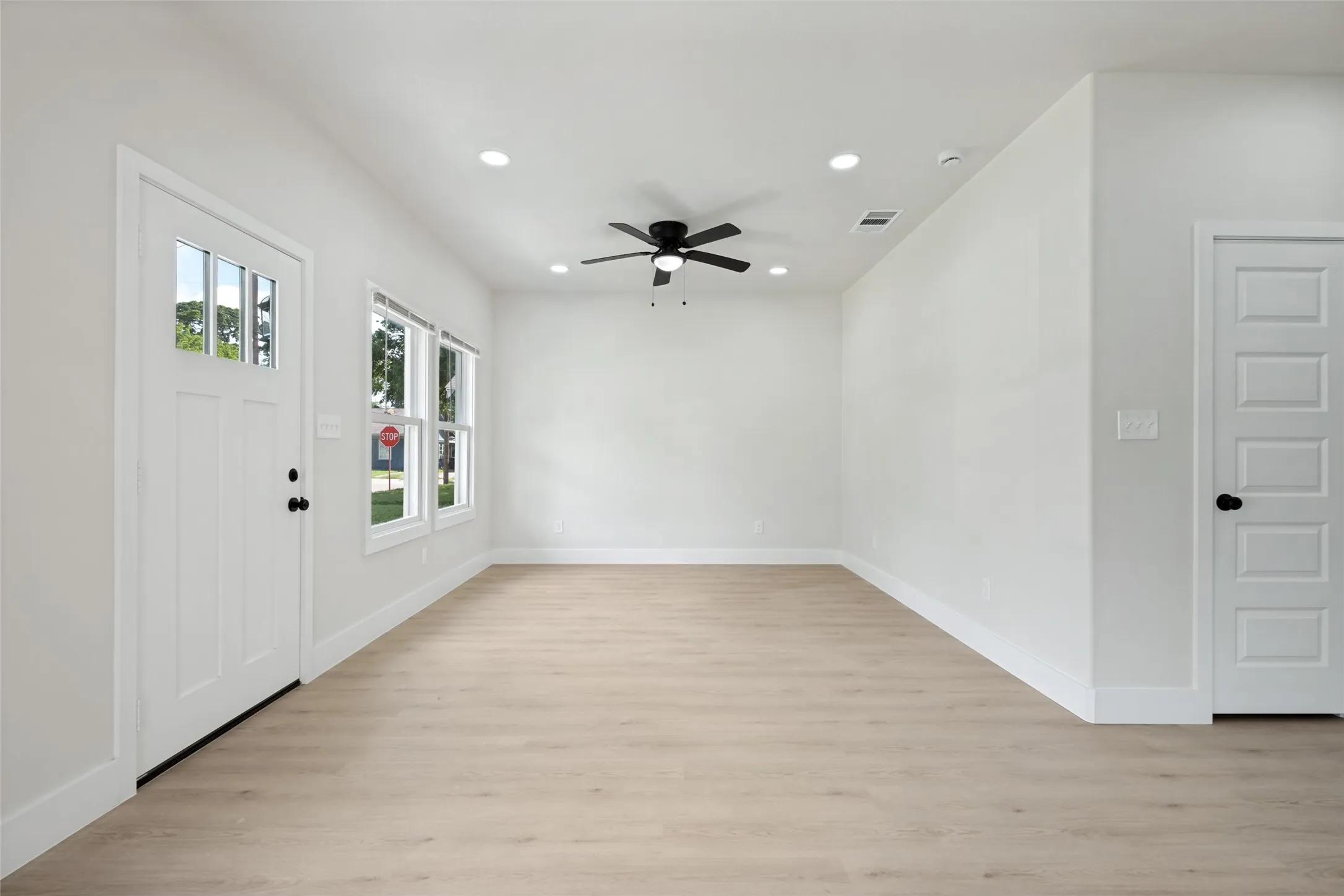 Single Family Residence For Sale in Dallas County , 2834 Tanner Street, Dallas, Texas 75215, 3 Bedroom, 2 Bathroom, Garage spaces, 1,218 Sqft, built in 1930, mls#21281609, Real Estate Agent in Dallas, Homes For Sale in Dallas county, Homes For Sale in Dallas, Realtor in Dallas Texas, Real Estate Brokerage Independent Realty Texas, Luminita Cordes Realtor