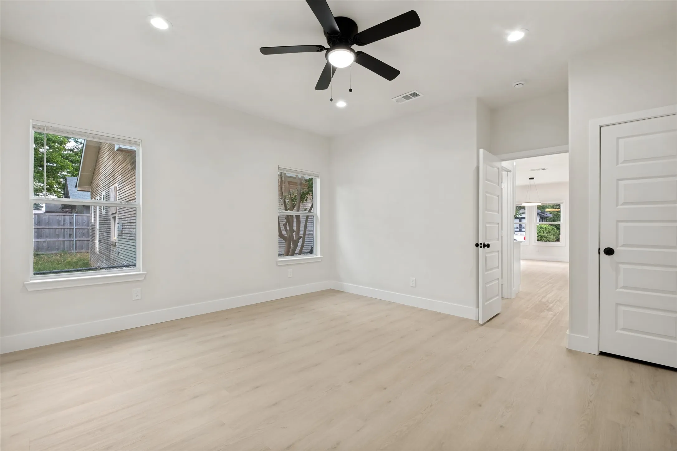Single Family Residence For Sale in Dallas County , 2834 Tanner Street, Dallas, Texas 75215, 3 Bedroom, 2 Bathroom, Garage spaces, 1,218 Sqft, built in 1930, mls#21281609, Real Estate Agent in Dallas, Homes For Sale in Dallas county, Homes For Sale in Dallas, Realtor in Dallas Texas, Real Estate Brokerage Independent Realty Texas, Luminita Cordes Realtor