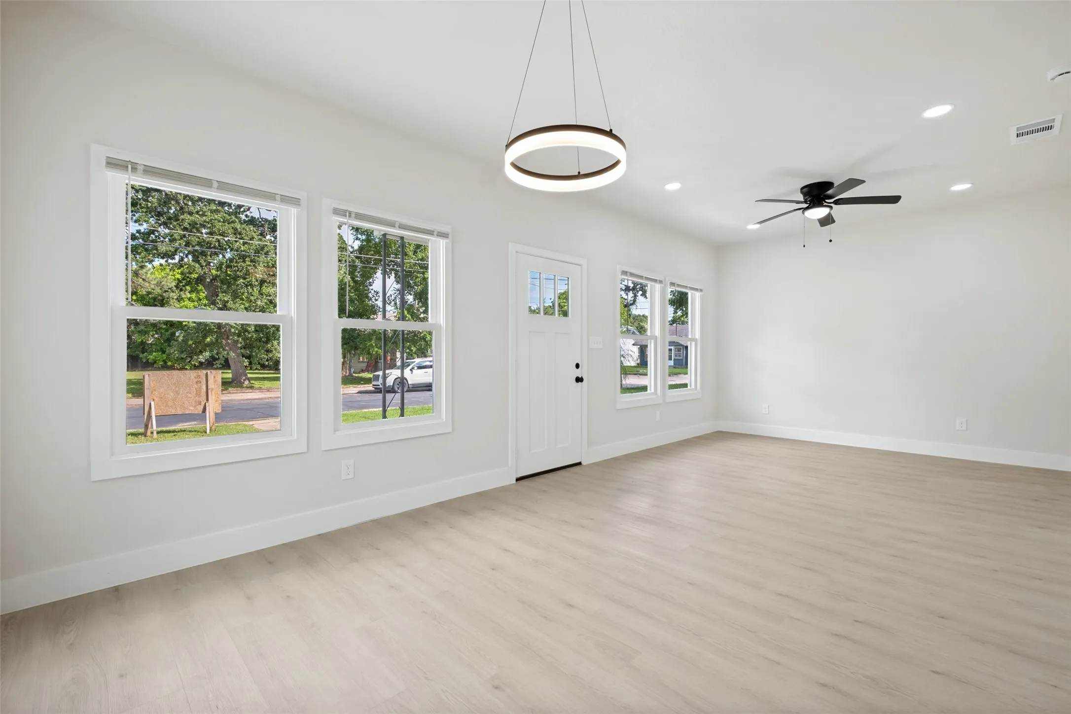 Single Family Residence For Sale in Dallas County , 2834 Tanner Street, Dallas, Texas 75215, 3 Bedroom, 2 Bathroom, Garage spaces, 1,218 Sqft, built in 1930, mls#21281609, Real Estate Agent in Dallas, Homes For Sale in Dallas county, Homes For Sale in Dallas, Realtor in Dallas Texas, Real Estate Brokerage Independent Realty Texas, Luminita Cordes Realtor