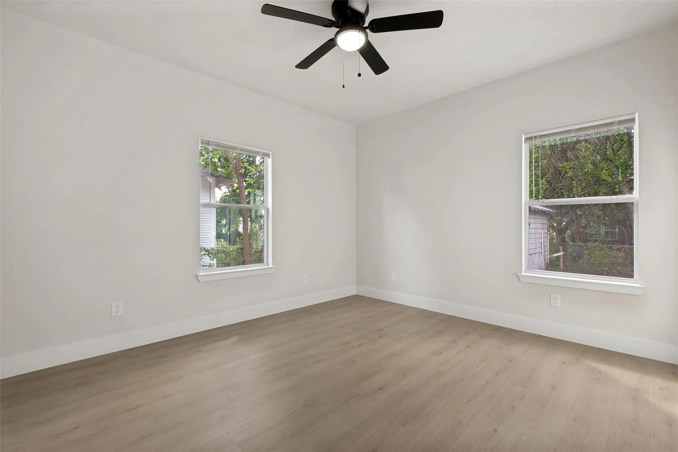 Single Family Residence For Sale in Dallas County , 2834 Tanner Street, Dallas, Texas 75215, 3 Bedroom, 2 Bathroom, Garage spaces, 1,218 Sqft, built in 1930, mls#21281609, Real Estate Agent in Dallas, Homes For Sale in Dallas county, Homes For Sale in Dallas, Realtor in Dallas Texas, Real Estate Brokerage Independent Realty Texas, Luminita Cordes Realtor