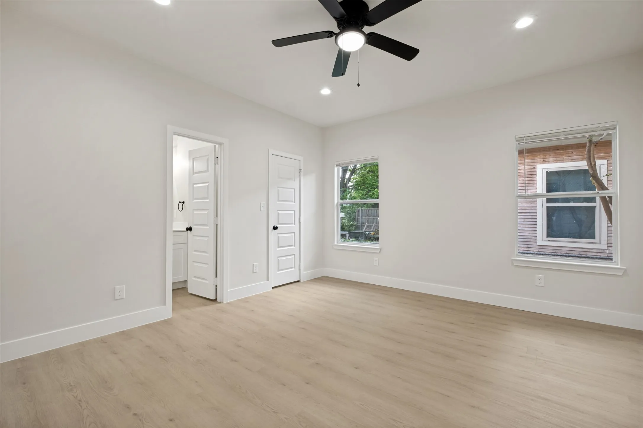 Single Family Residence For Sale in Dallas County , 2834 Tanner Street, Dallas, Texas 75215, 3 Bedroom, 2 Bathroom, Garage spaces, 1,218 Sqft, built in 1930, mls#21281609, Real Estate Agent in Dallas, Homes For Sale in Dallas county, Homes For Sale in Dallas, Realtor in Dallas Texas, Real Estate Brokerage Independent Realty Texas, Luminita Cordes Realtor