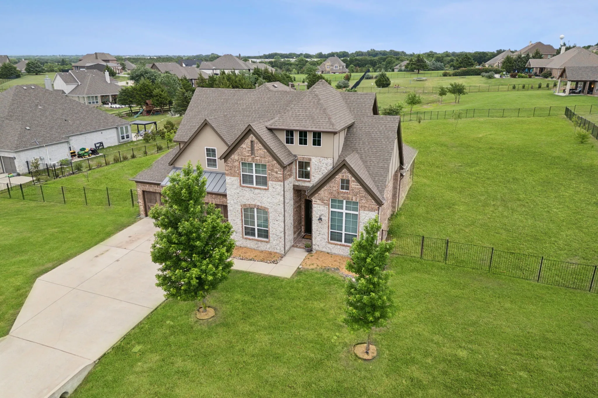 Single Family Residence For Sale in Collin County , 2610 Sunset Bay Lane, Nevada, Texas 75173, 4 Bedroom, 4 Bathroom, 3 Garage spaces, 3,982 Sqft, built in 2017, mls#21281776, Real Estate Agent in Nevada, Homes For Sale in Collin county, Homes For Sale in Nevada, Realtor in Nevada Texas, Real Estate Brokerage Independent Realty Texas, Luminita Cordes Realtor