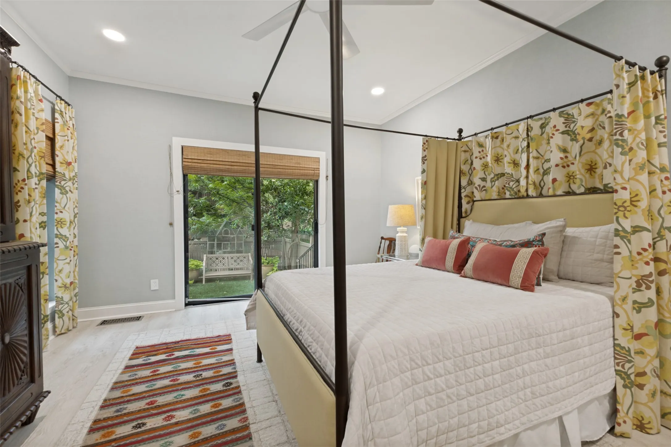 Condominium For Sale in Dallas County , 5820 Royal Lane, Dallas, Texas 75230, 2 Bedroom, 2 Bathroom, Garage spaces, 1,565 Sqft, built in 1969, mls#21279667, Real Estate Agent in Dallas, Homes For Sale in Dallas county, Homes For Sale in Dallas, Realtor in Dallas Texas, Real Estate Brokerage Independent Realty Texas, Luminita Cordes Realtor