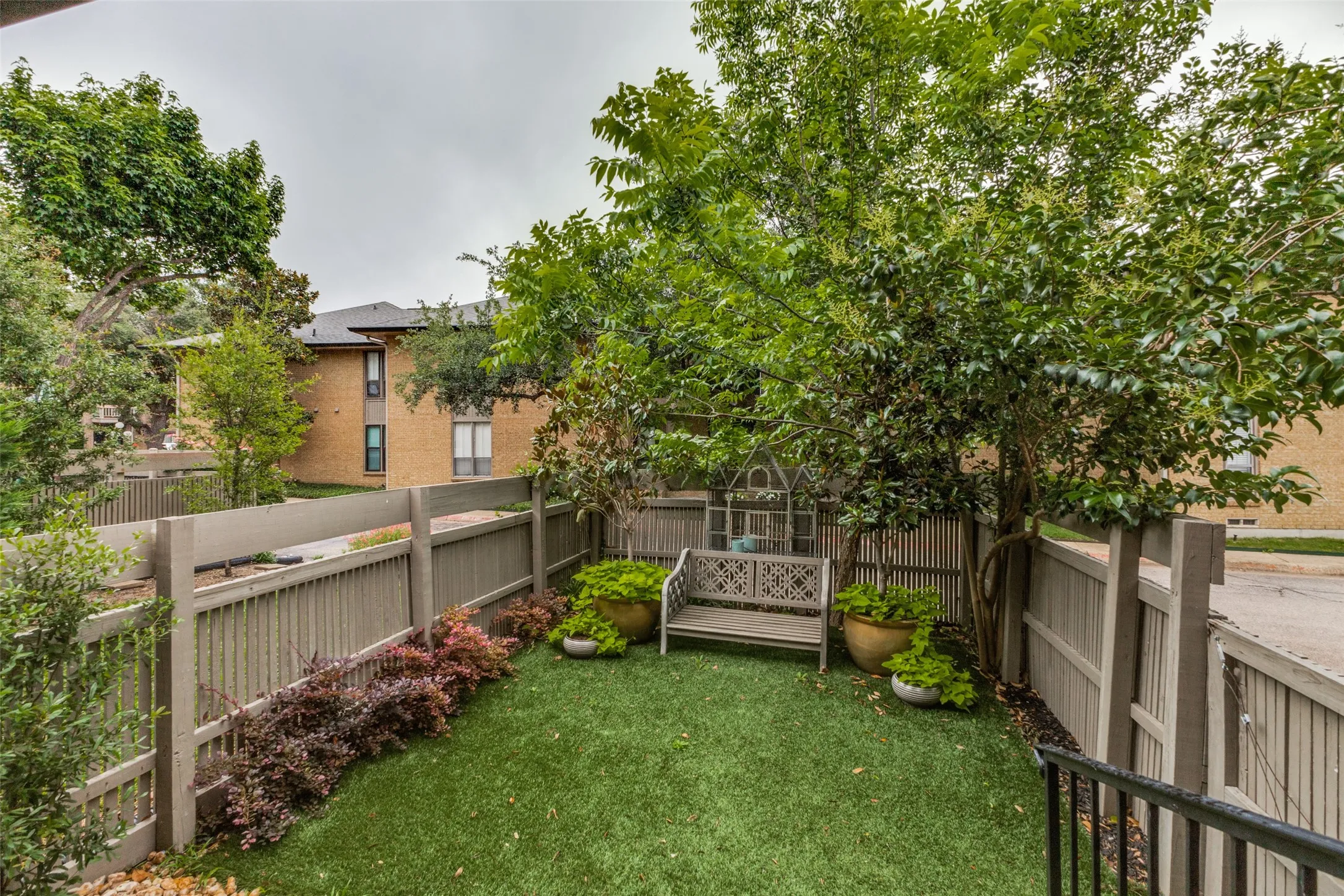Condominium For Sale in Dallas County , 5820 Royal Lane, Dallas, Texas 75230, 2 Bedroom, 2 Bathroom, Garage spaces, 1,565 Sqft, built in 1969, mls#21279667, Real Estate Agent in Dallas, Homes For Sale in Dallas county, Homes For Sale in Dallas, Realtor in Dallas Texas, Real Estate Brokerage Independent Realty Texas, Luminita Cordes Realtor