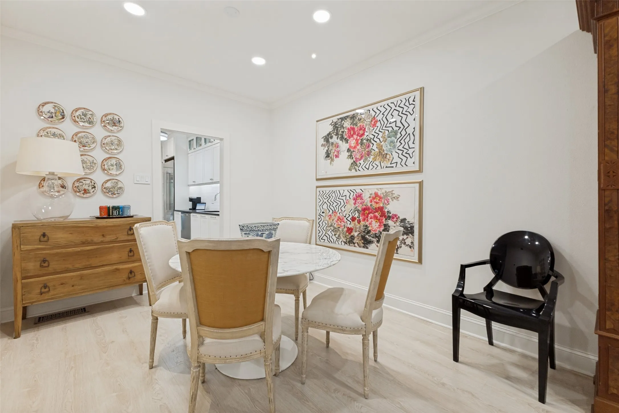 Condominium For Sale in Dallas County , 5820 Royal Lane, Dallas, Texas 75230, 2 Bedroom, 2 Bathroom, Garage spaces, 1,565 Sqft, built in 1969, mls#21279667, Real Estate Agent in Dallas, Homes For Sale in Dallas county, Homes For Sale in Dallas, Realtor in Dallas Texas, Real Estate Brokerage Independent Realty Texas, Luminita Cordes Realtor