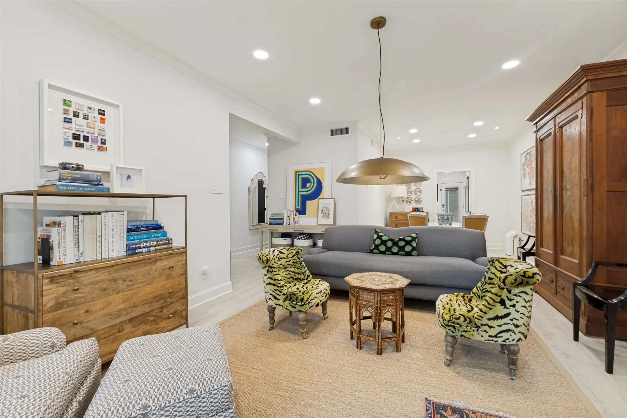 Condominium For Sale in Dallas County , 5820 Royal Lane, Dallas, Texas 75230, 2 Bedroom, 2 Bathroom, Garage spaces, 1,565 Sqft, built in 1969, mls#21279667, Real Estate Agent in Dallas, Homes For Sale in Dallas county, Homes For Sale in Dallas, Realtor in Dallas Texas, Real Estate Brokerage Independent Realty Texas, Luminita Cordes Realtor
