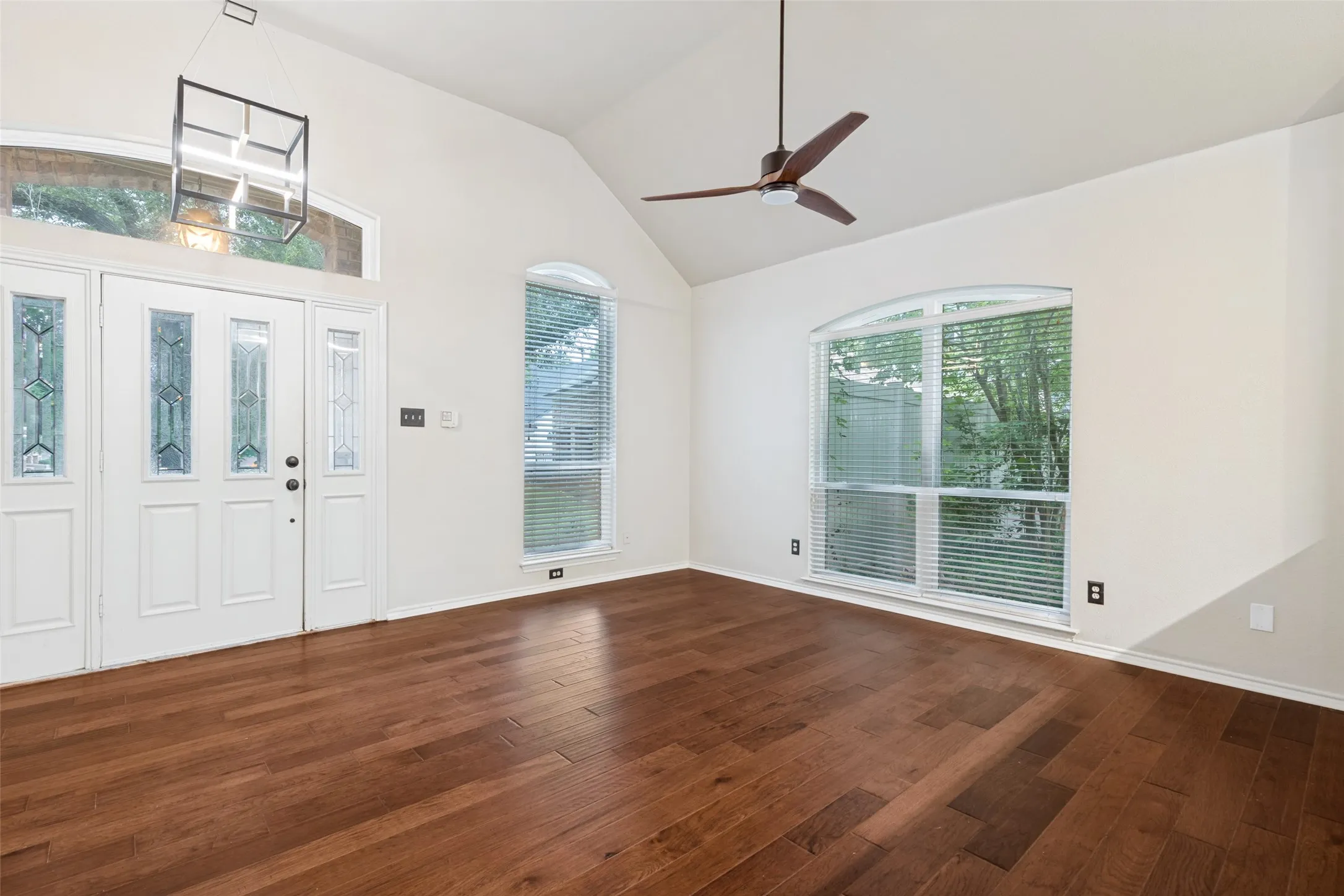 Single Family Residence For Sale in Collin County , 2616 Greencastle Lane, Plano, Texas 75075, 3 Bedroom, 2 Bathroom, 2 Garage spaces, 1,946 Sqft, built in 1989, mls#21257865, Real Estate Agent in Plano, Homes For Sale in Collin county, Homes For Sale in Plano, Realtor in Plano Texas, Real Estate Brokerage Independent Realty Texas, Luminita Cordes Realtor
